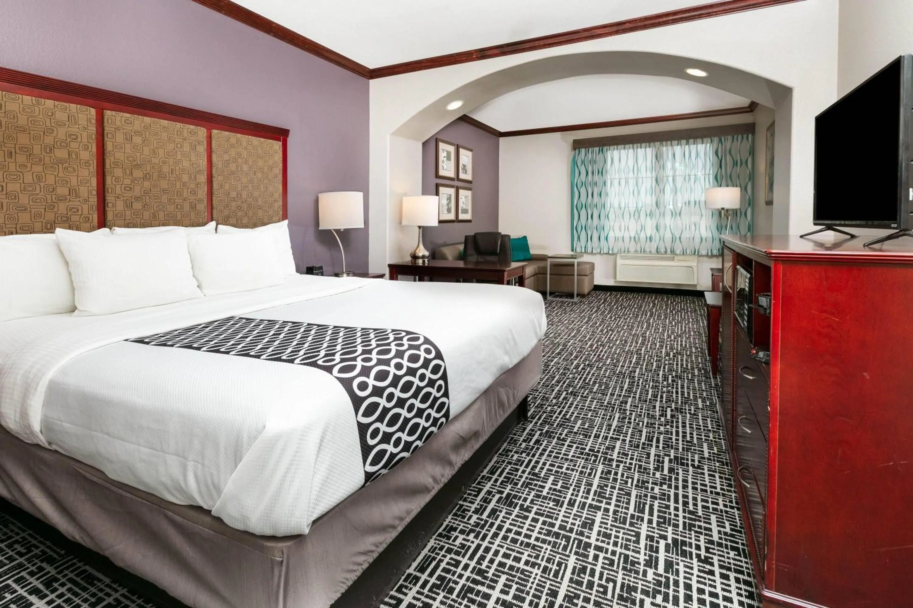 Deluxe Executive King Room - Non-Smoking in La Quinta by Wyndham Lindale