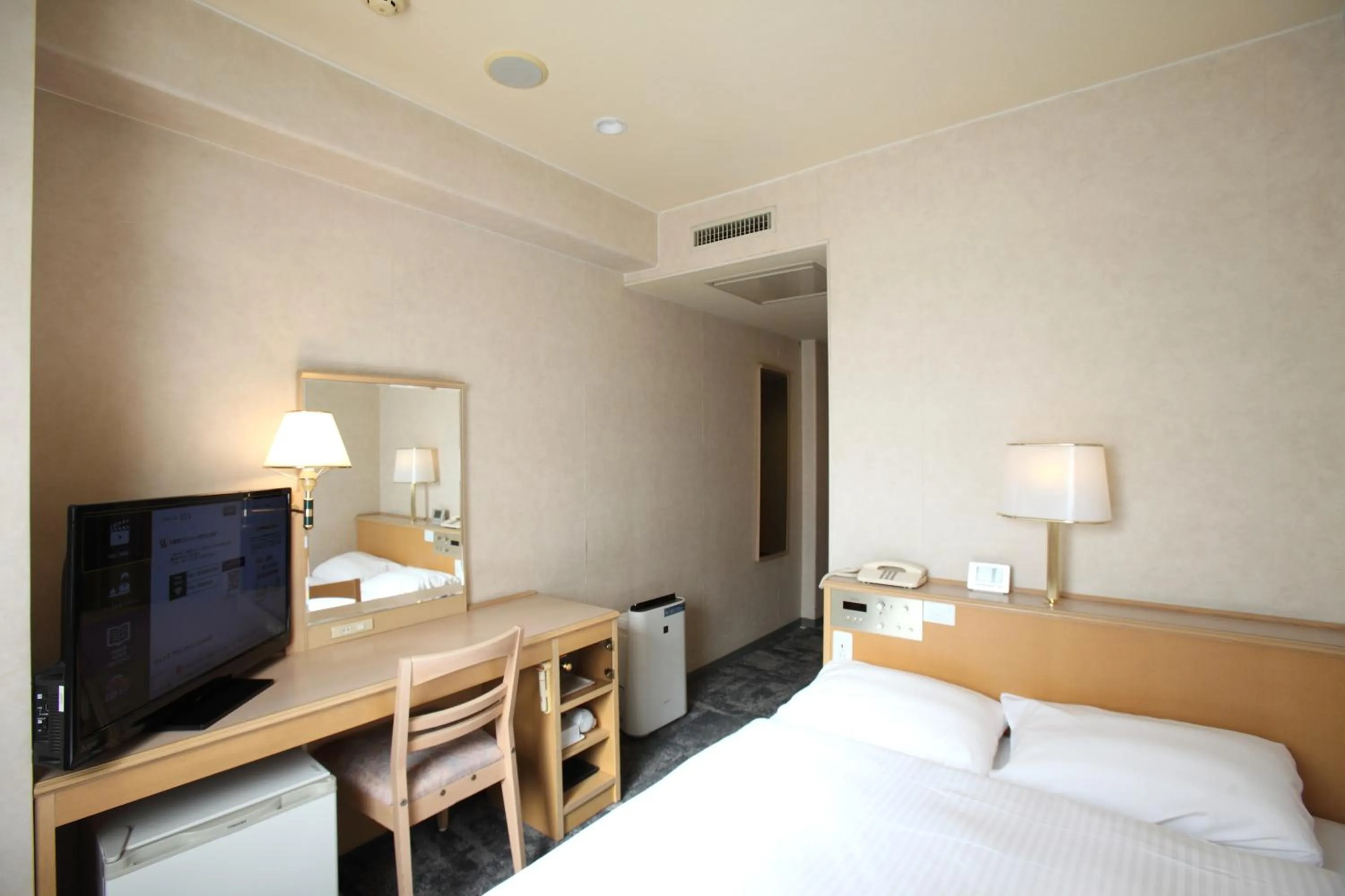 Double Room with Small Double Bed - Smoking in Kurume Washington Hotel Plaza