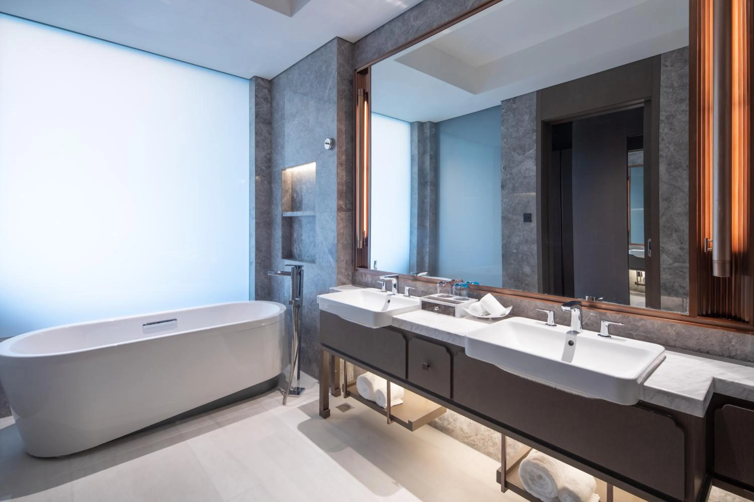 Executive Suite in Radisson Blu Resort Wetland Park