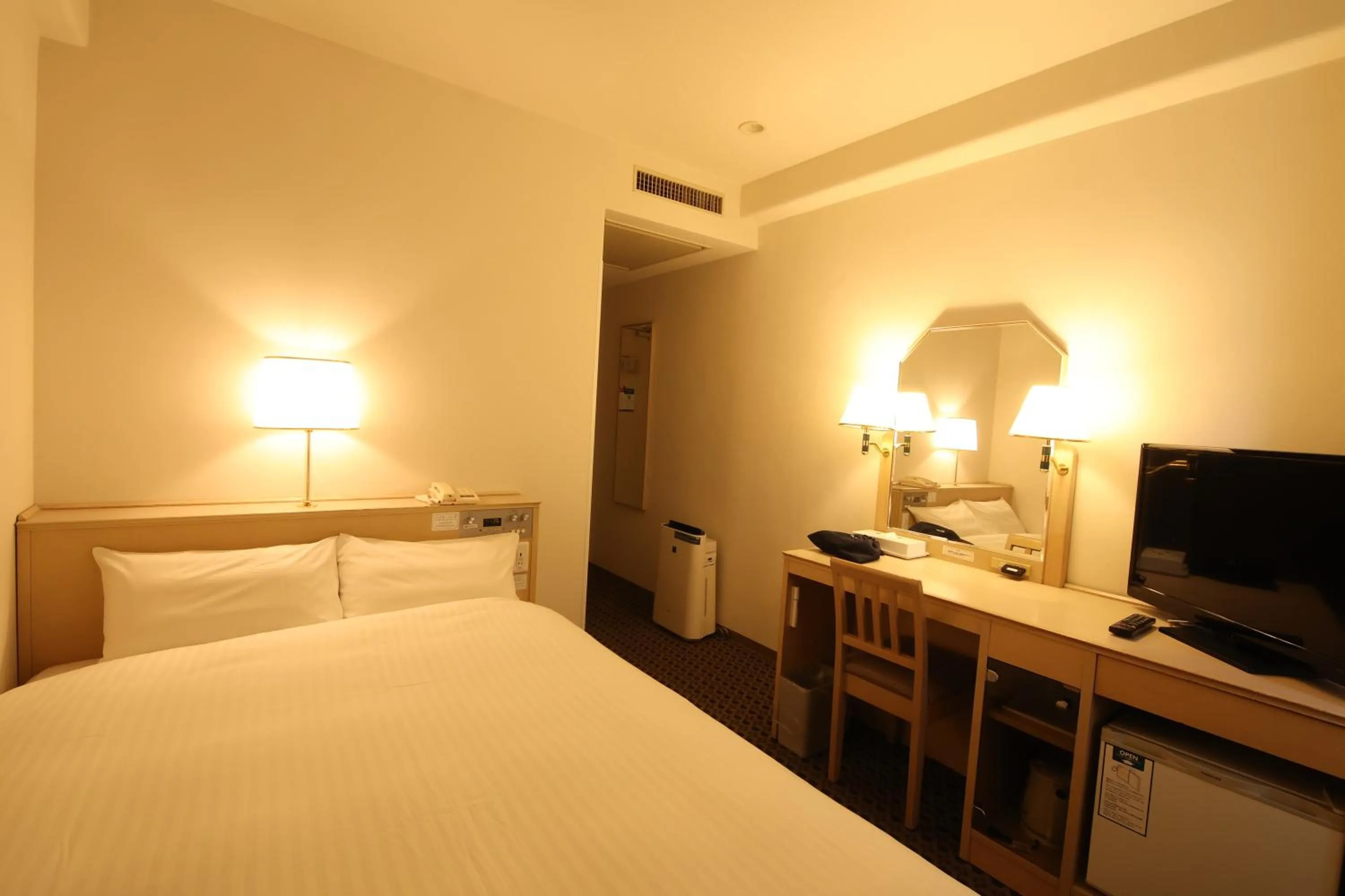 Double Room with Small Double Bed - Smoking in Yonago Washington Hotel Plaza