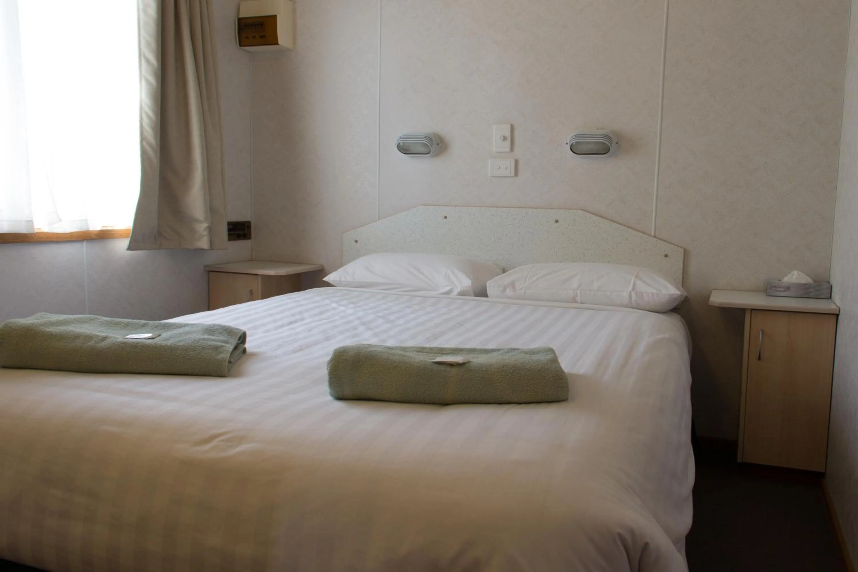 Deluxe One-Bedroom Cabin - No Pets Allowed in Horsham Holiday Park