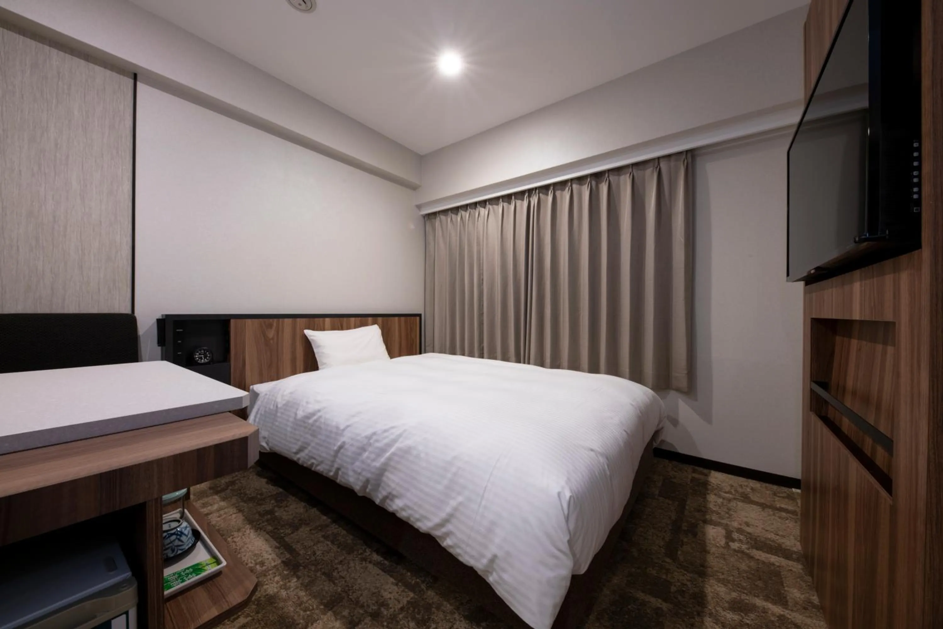 Double Room with Small Double Bed - Smoking in Takasaki Washington Hotel Plaza