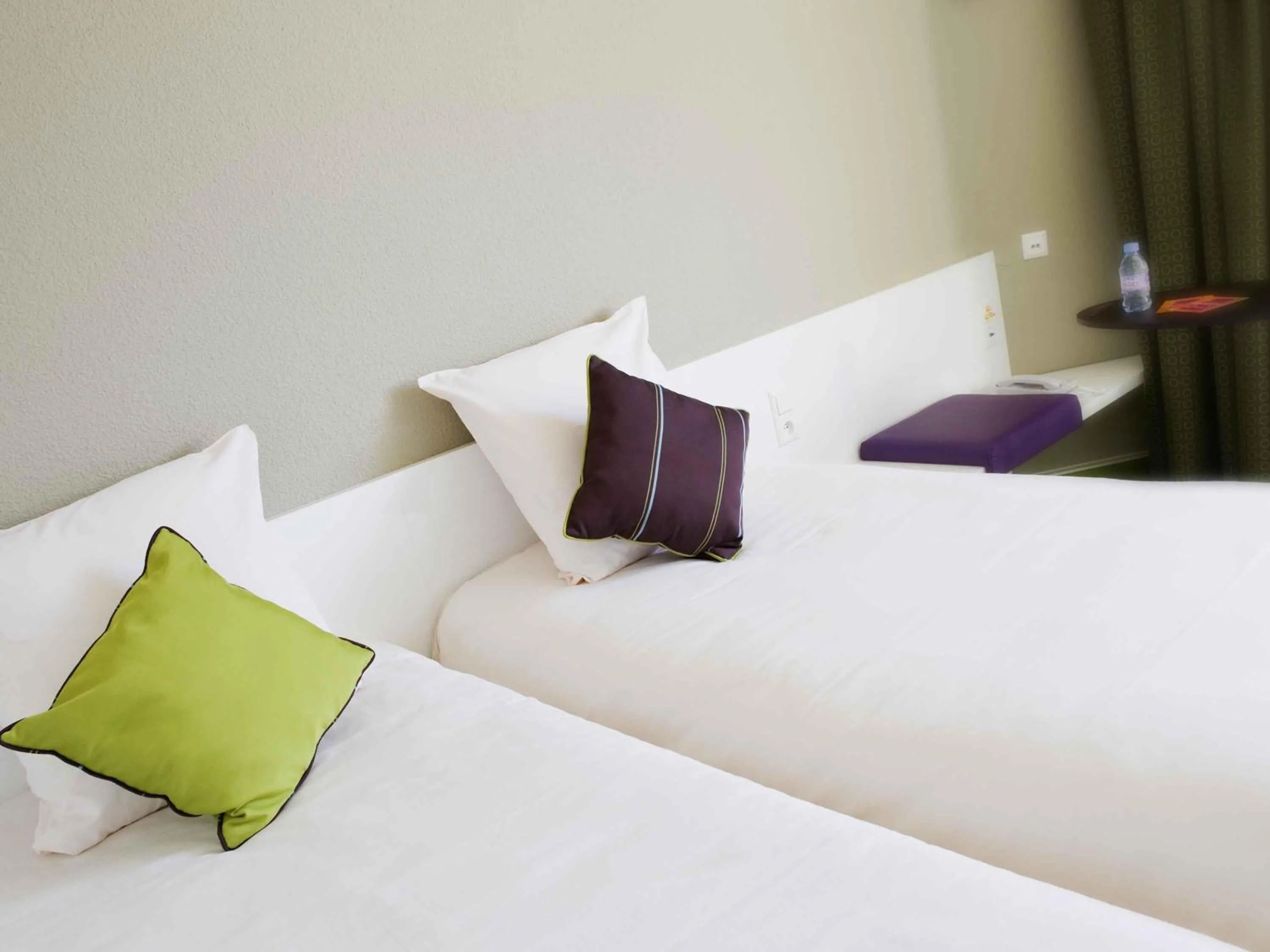 Standard Twin Room in ibis Styles Bordeaux Aéroport