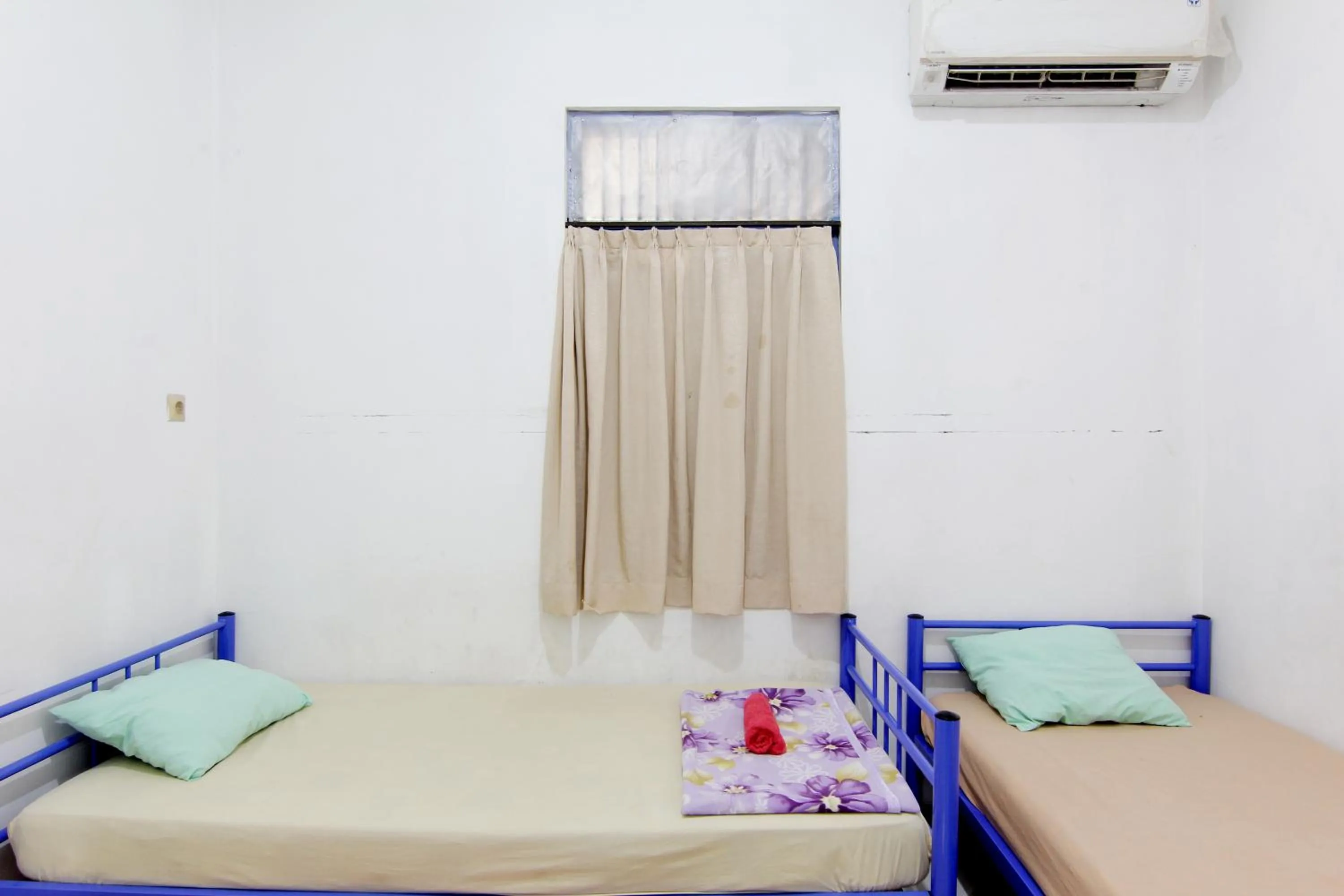 Standard Twin Room with Shared Bathroom in Arjuna Hostel