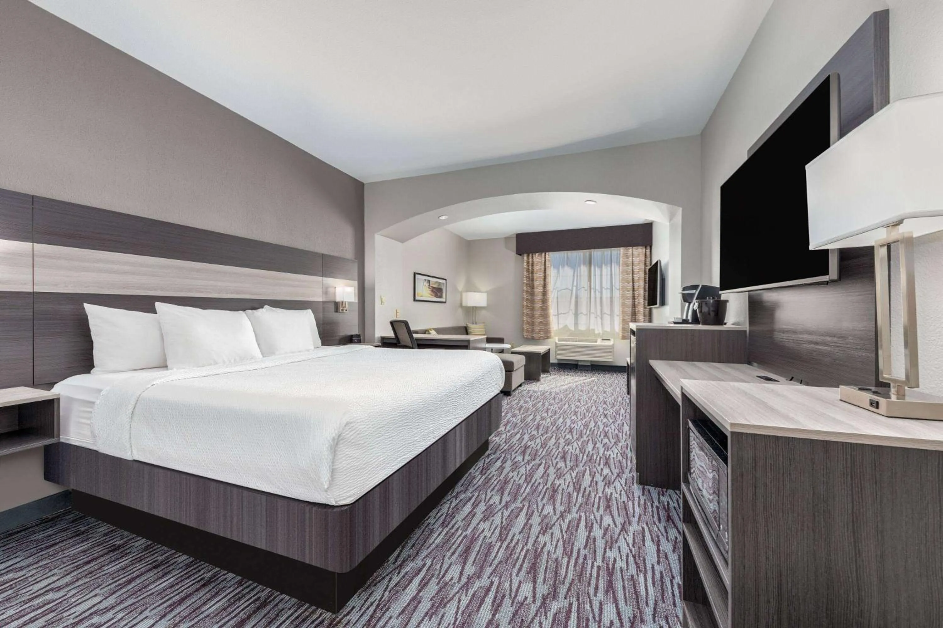 Executive King Room - Non-Smoking in La Quinta by Wyndham Allen at The Village