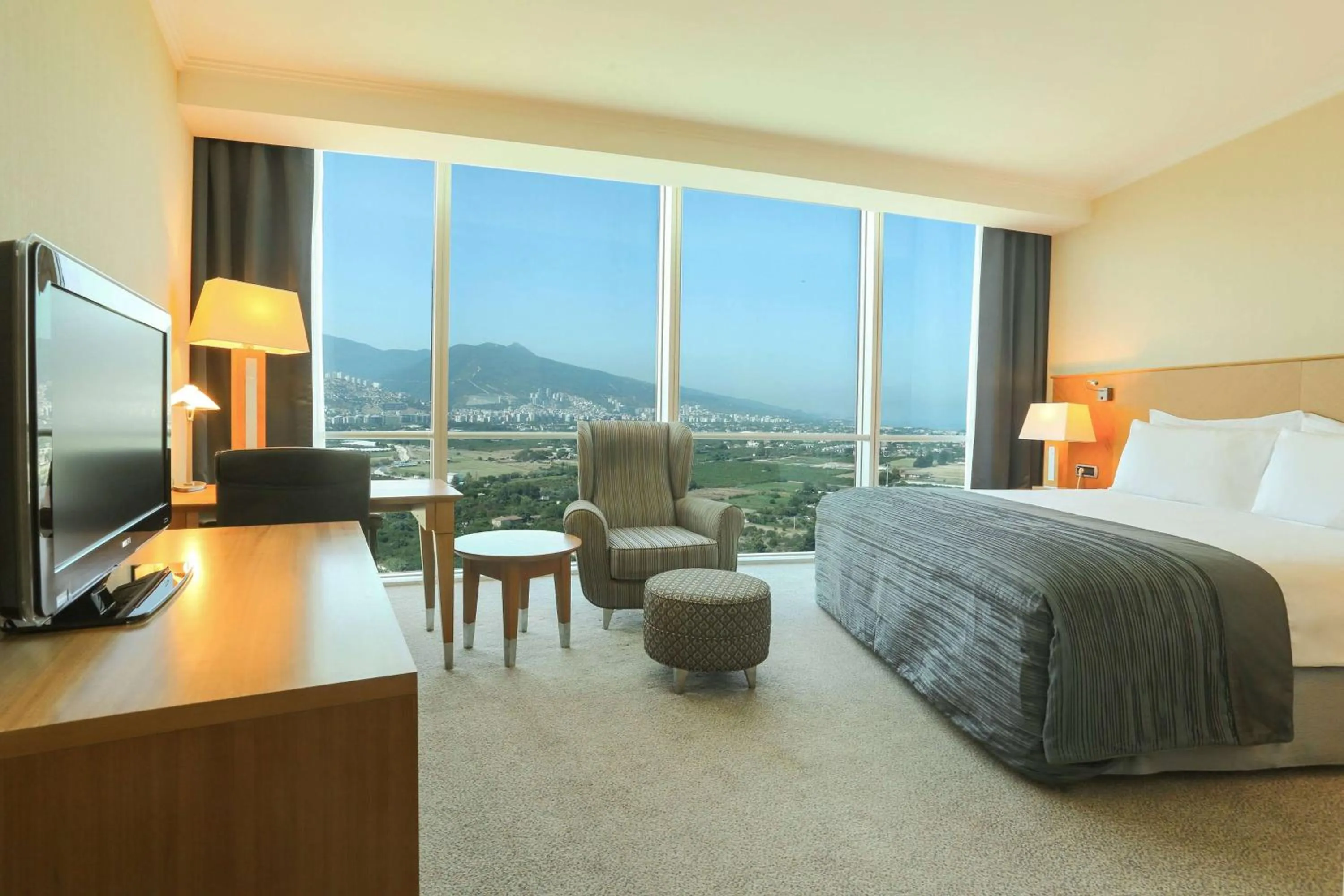 Club King Room with Mountain and Nature View - single occupancy - Smoking in Wyndham Grand Izmir Ozdilek Thermal & Spa