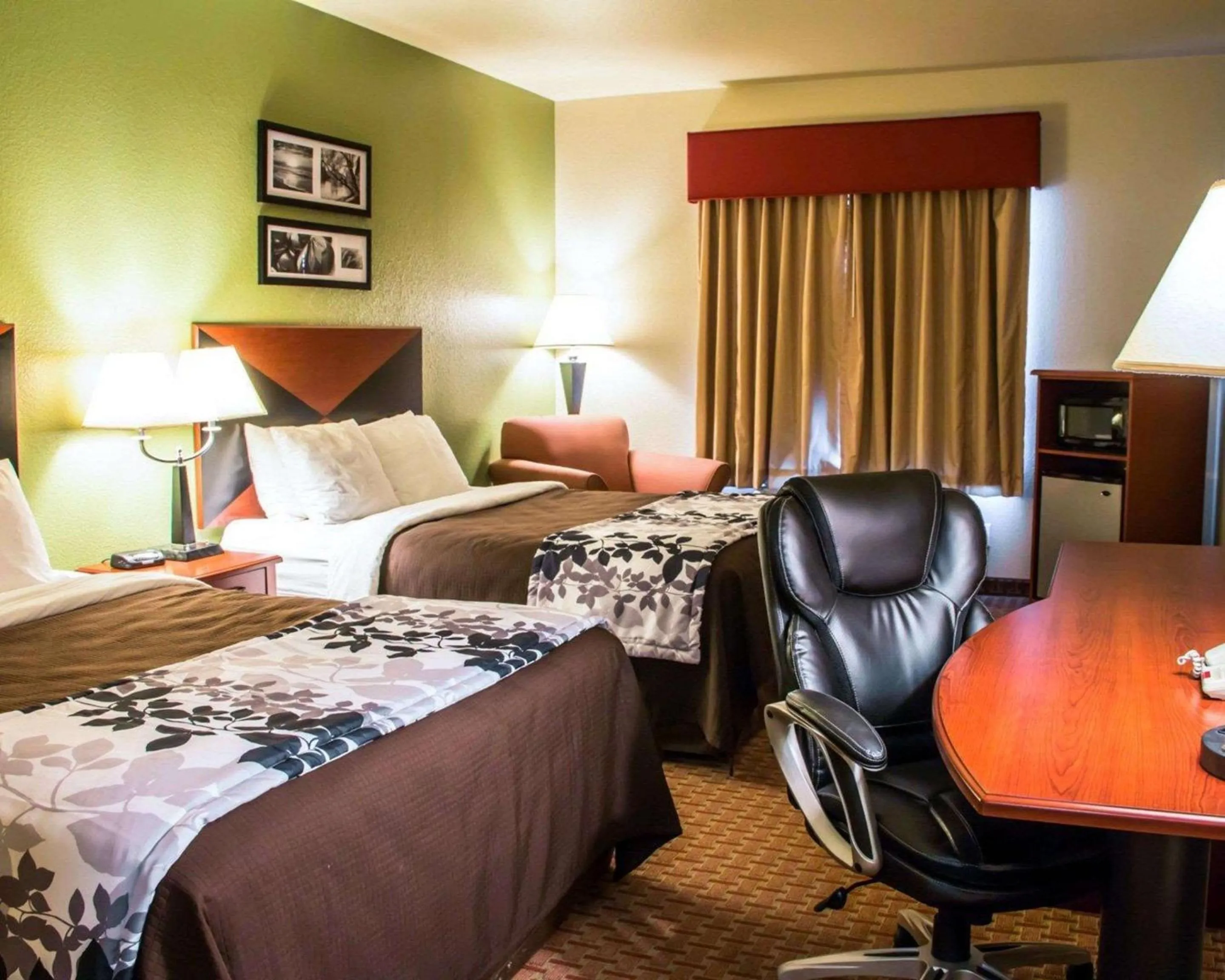 Queen Room with Two Queen Beds in Sleep Inn & Suites at Six Flags