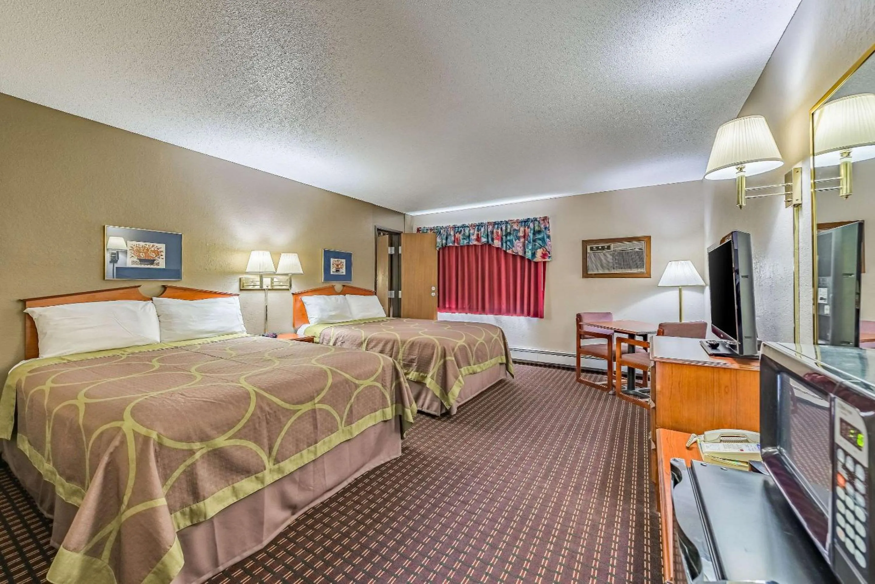 Queen Room with Two Queen Beds - Non-Smoking in Rodeway Inn Saint Joseph