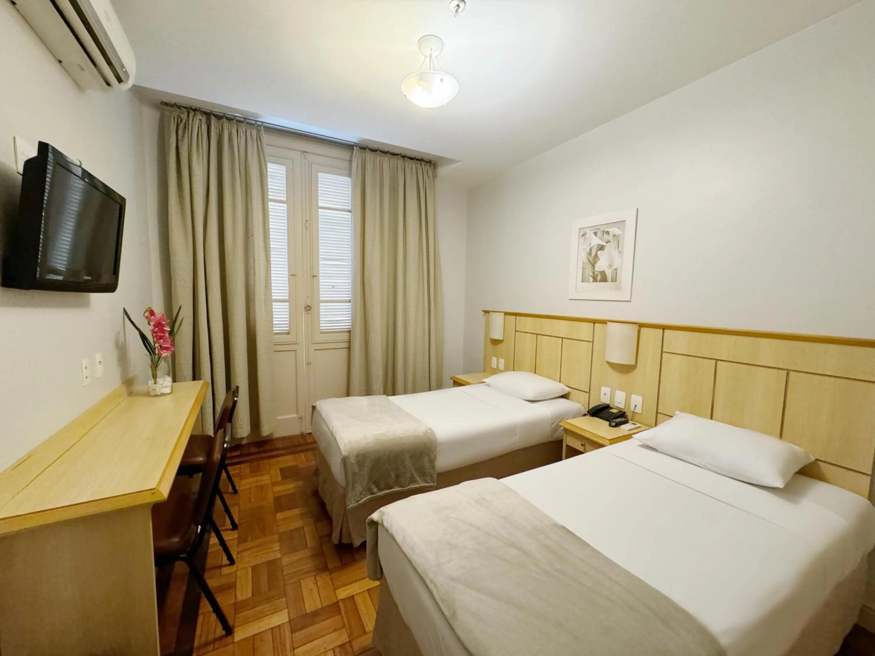 Standard Twin Room in Hotel Monte Alegre