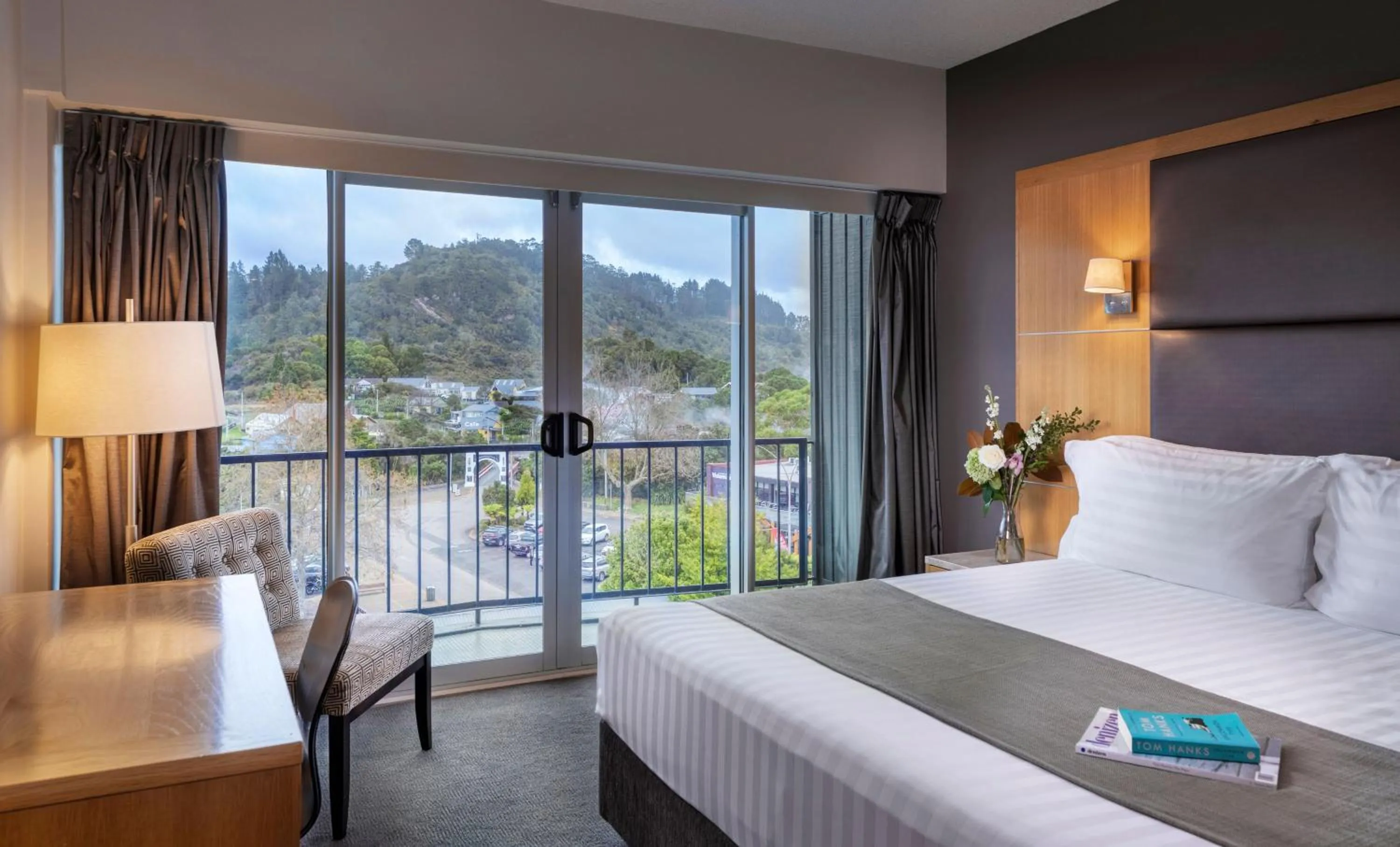 Deluxe King High Floor Room in Rydges Rotorua