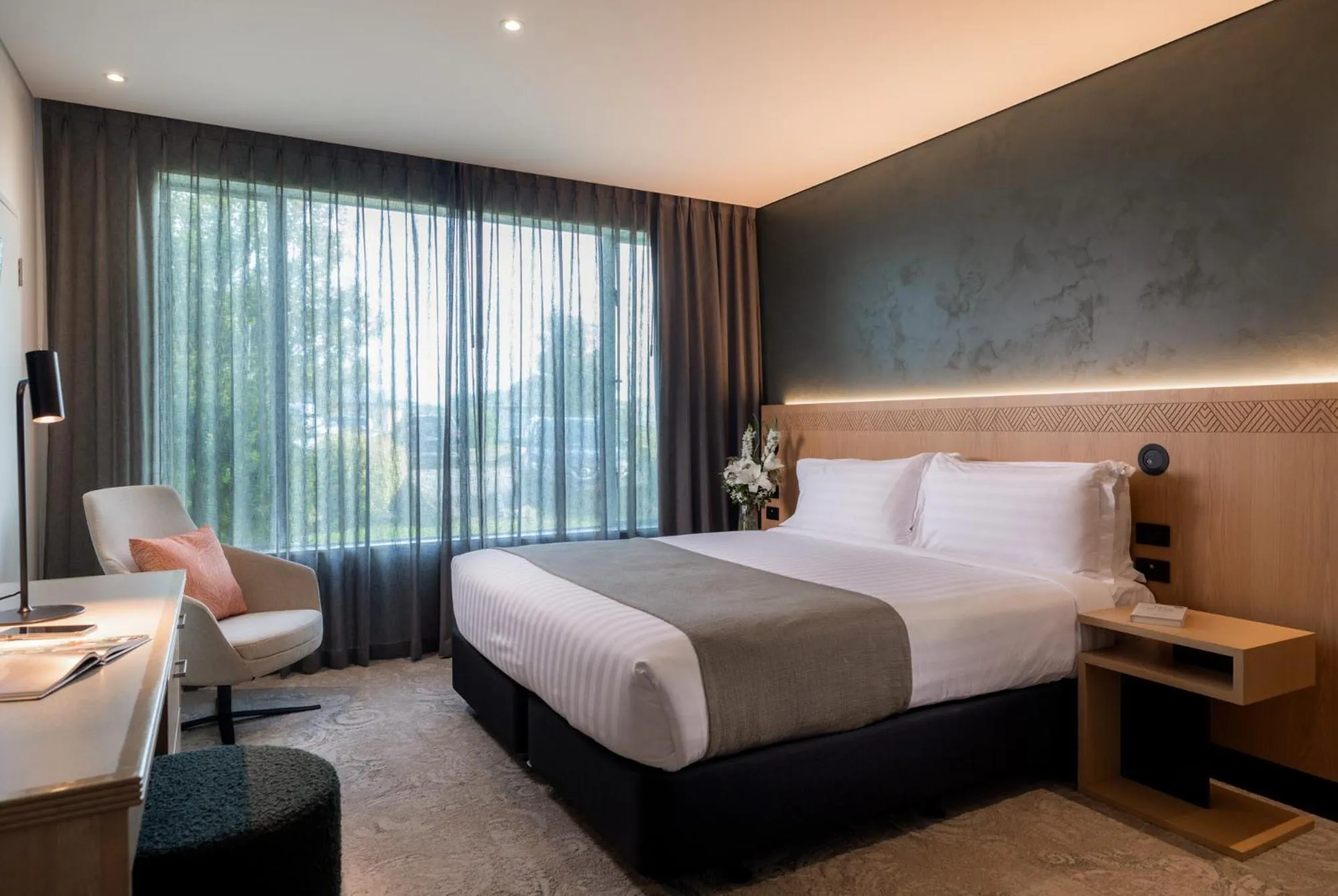 Queen Room - Disability Access in Rydges Rotorua