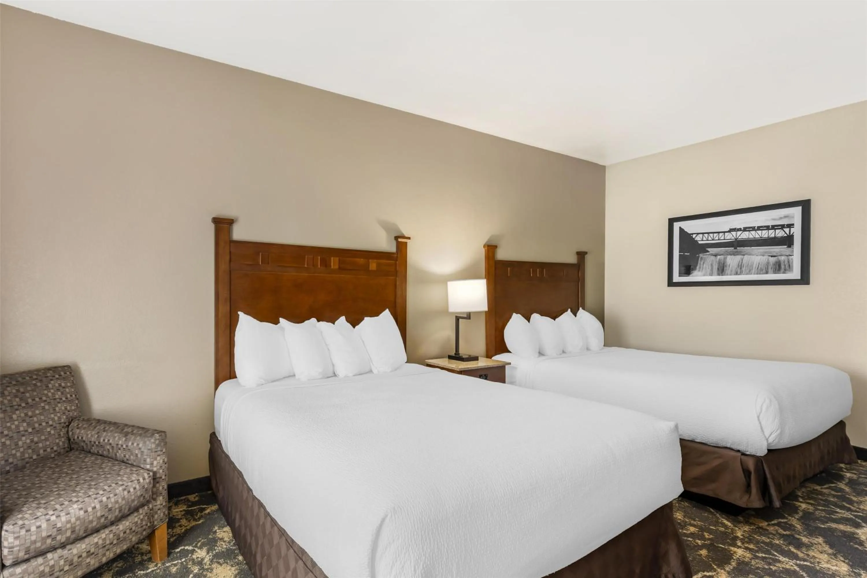 Queen Room with Two Queen Beds - Disability Access in Best Western Plus Riverfront Hotel and Suites