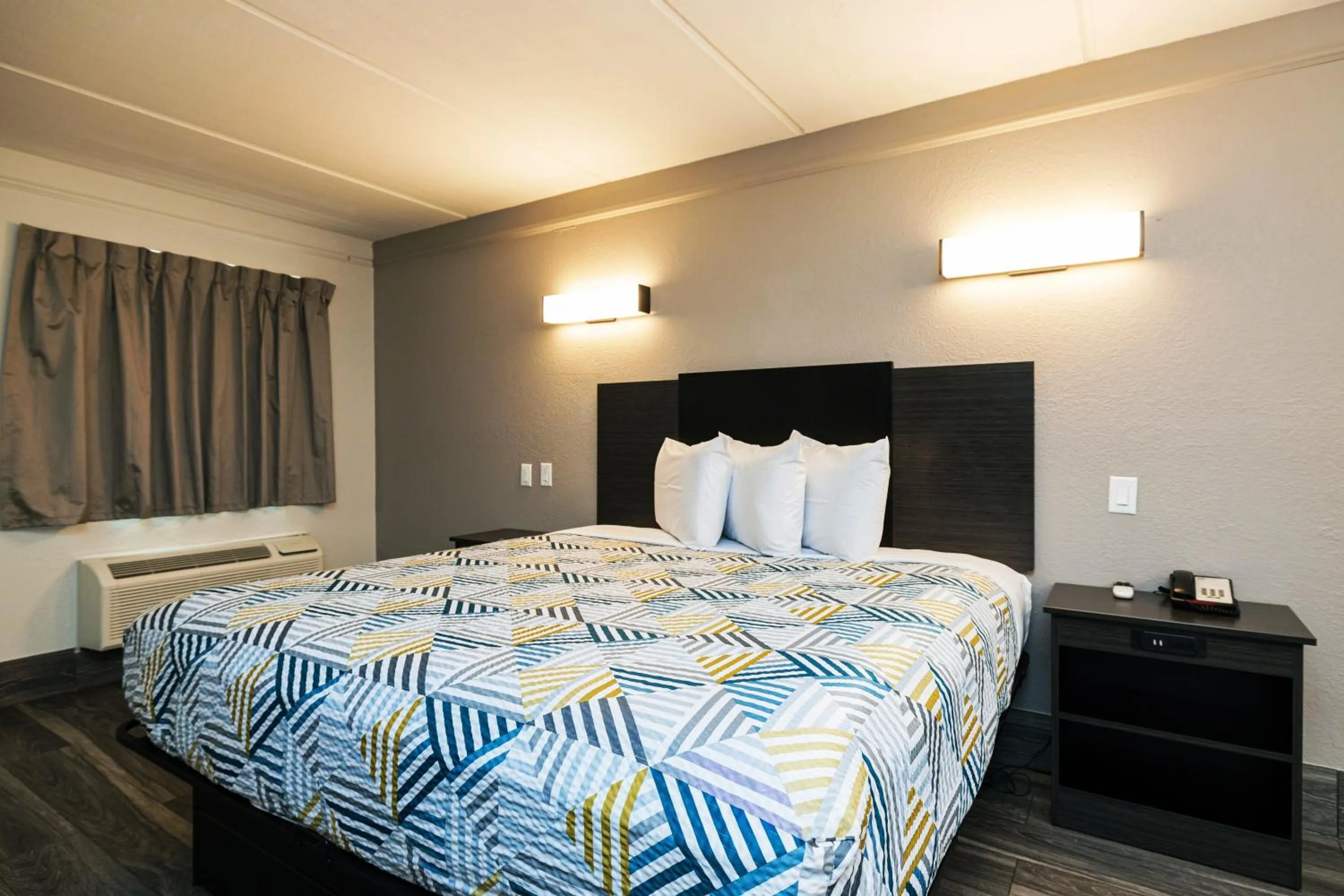 King Room in Motel 6-Baytown, TX - Garth Rd