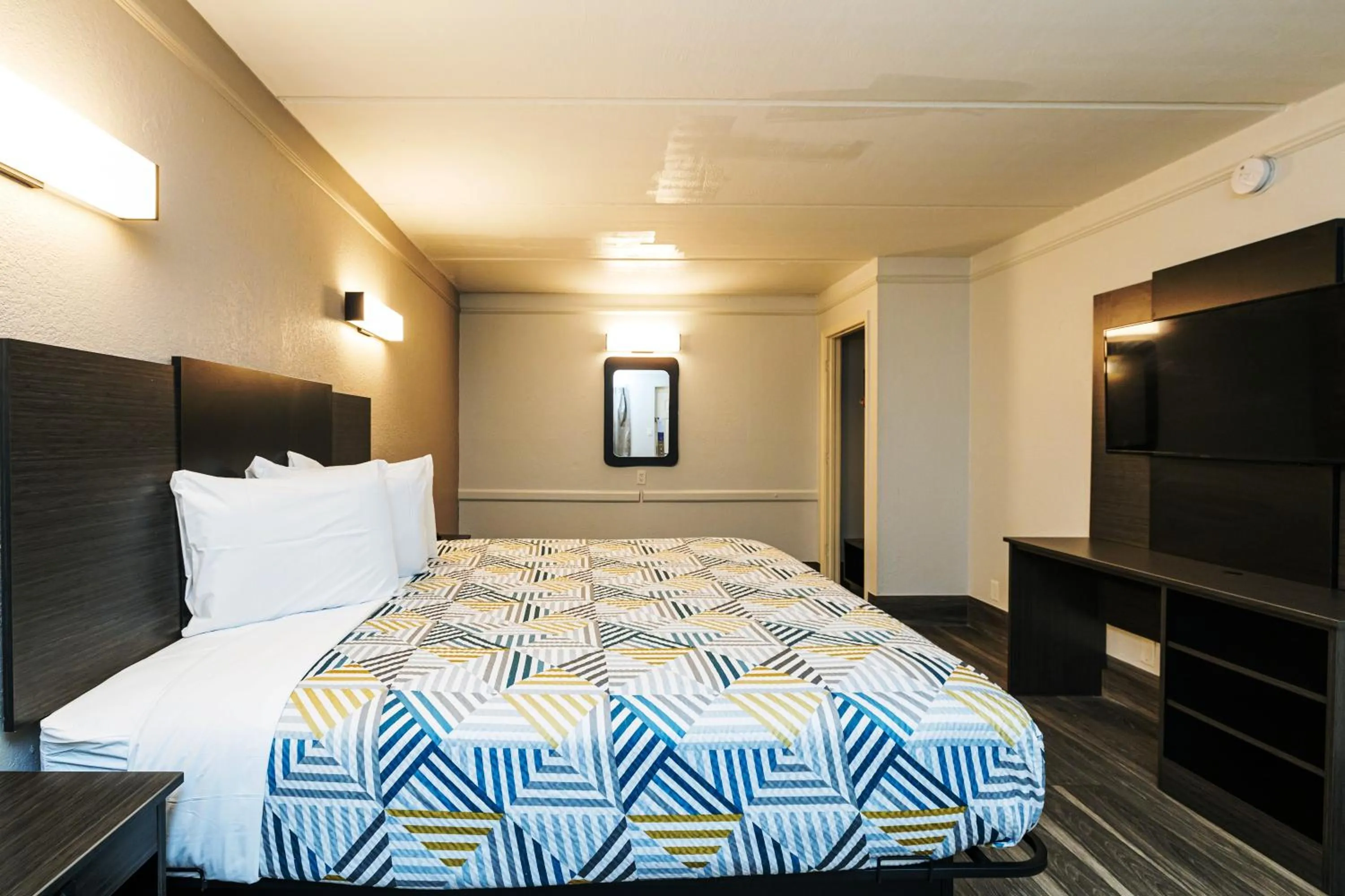 King Room - Smoking  in Motel 6-Baytown, TX - Garth Rd