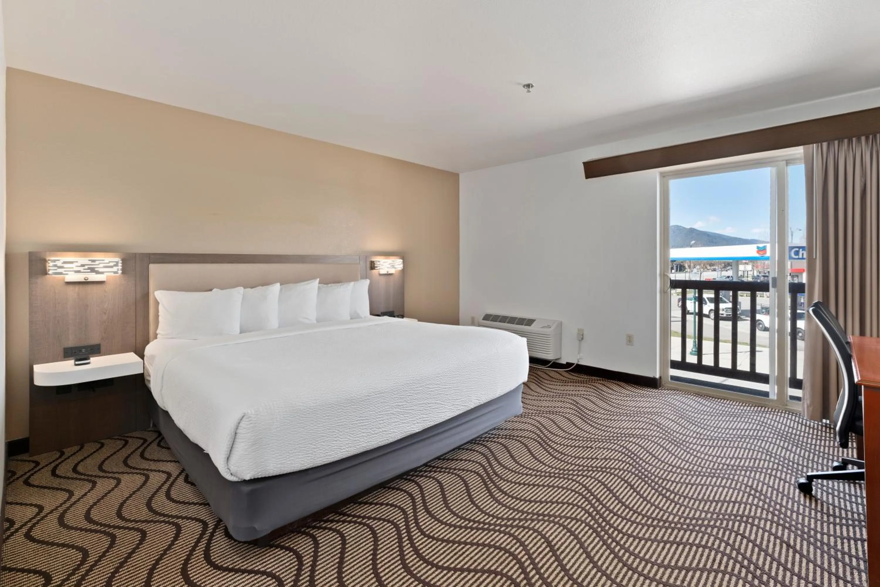 King Room with View - Mobility Accessible/Non-Smoking in Cedar Street Hotel & Suites