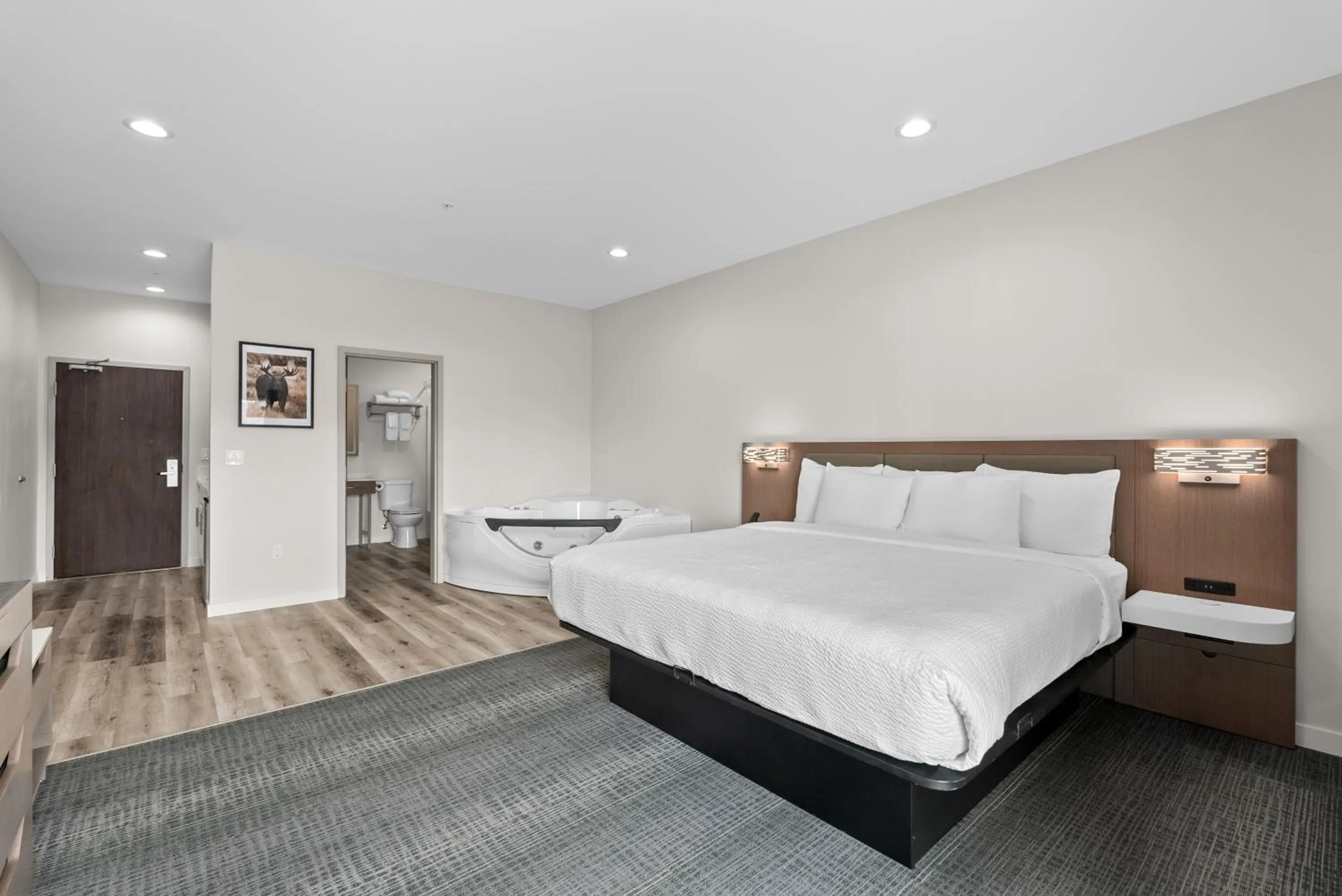 Superior King Suite in Cedar Street Hotel & Suites