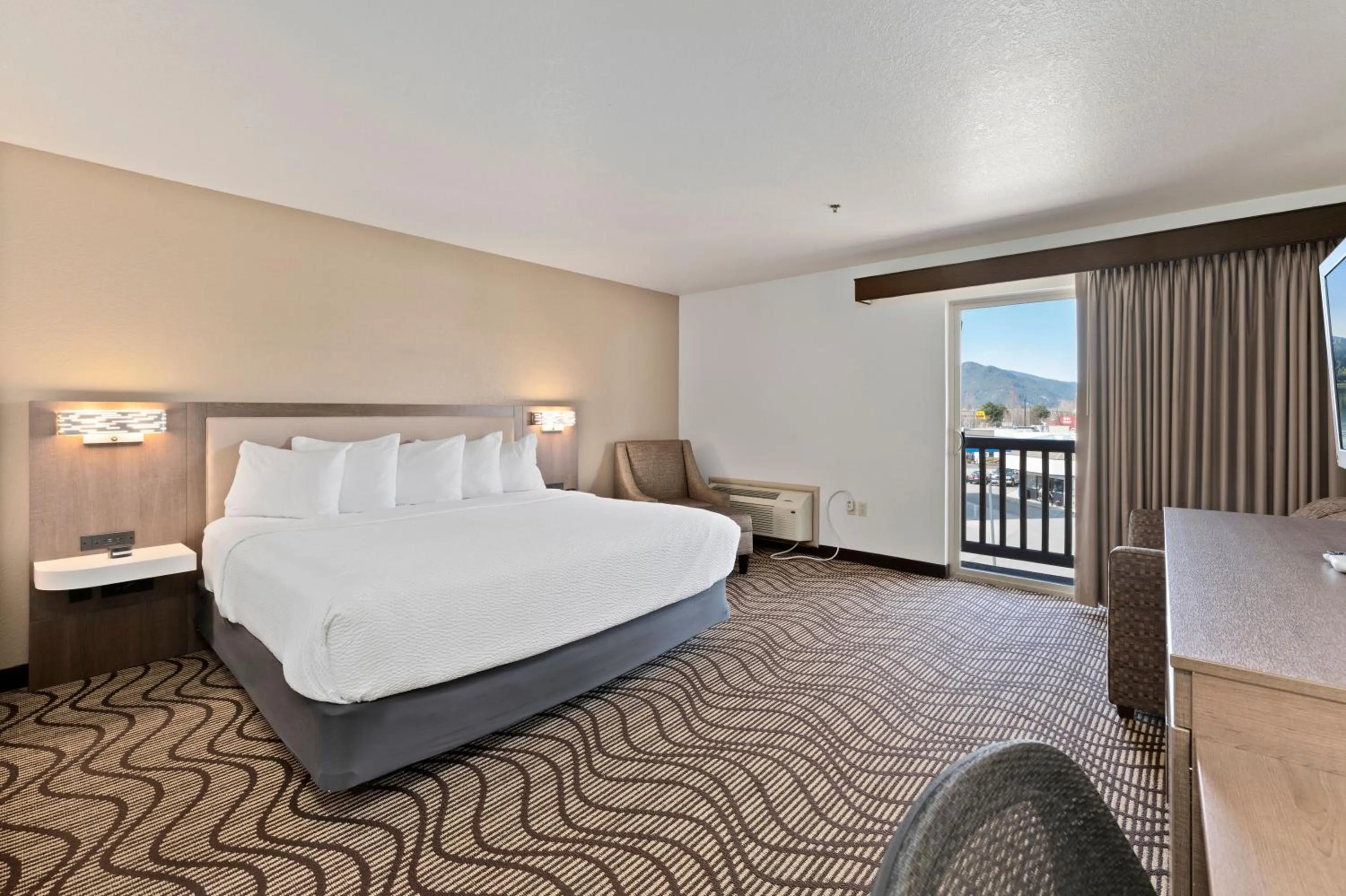 Deluxe King Room with View - Non-Smoking  in Cedar Street Hotel & Suites