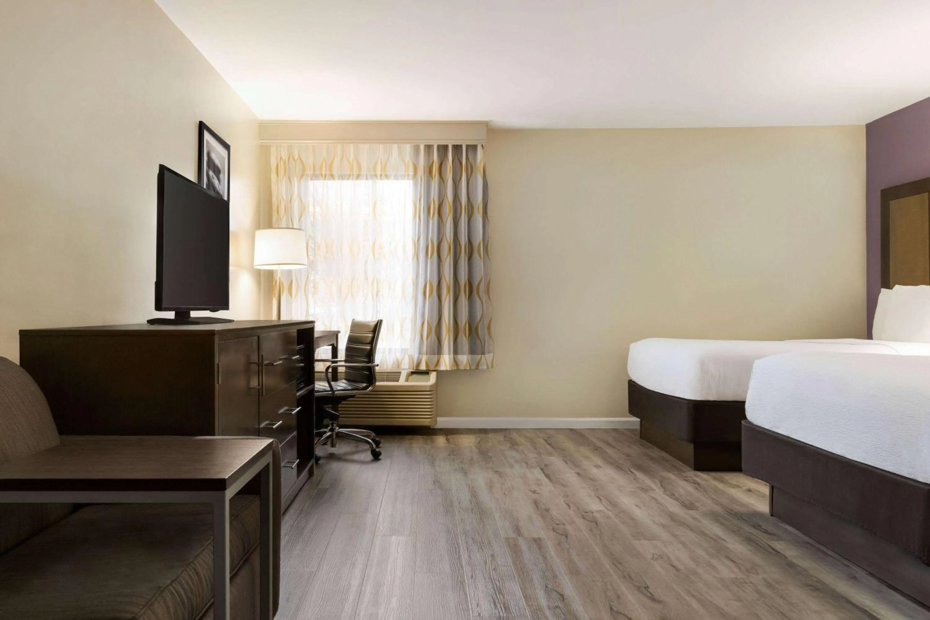 Deluxe Double Room with Sofa Bed in Spark by Hilton Waldorf