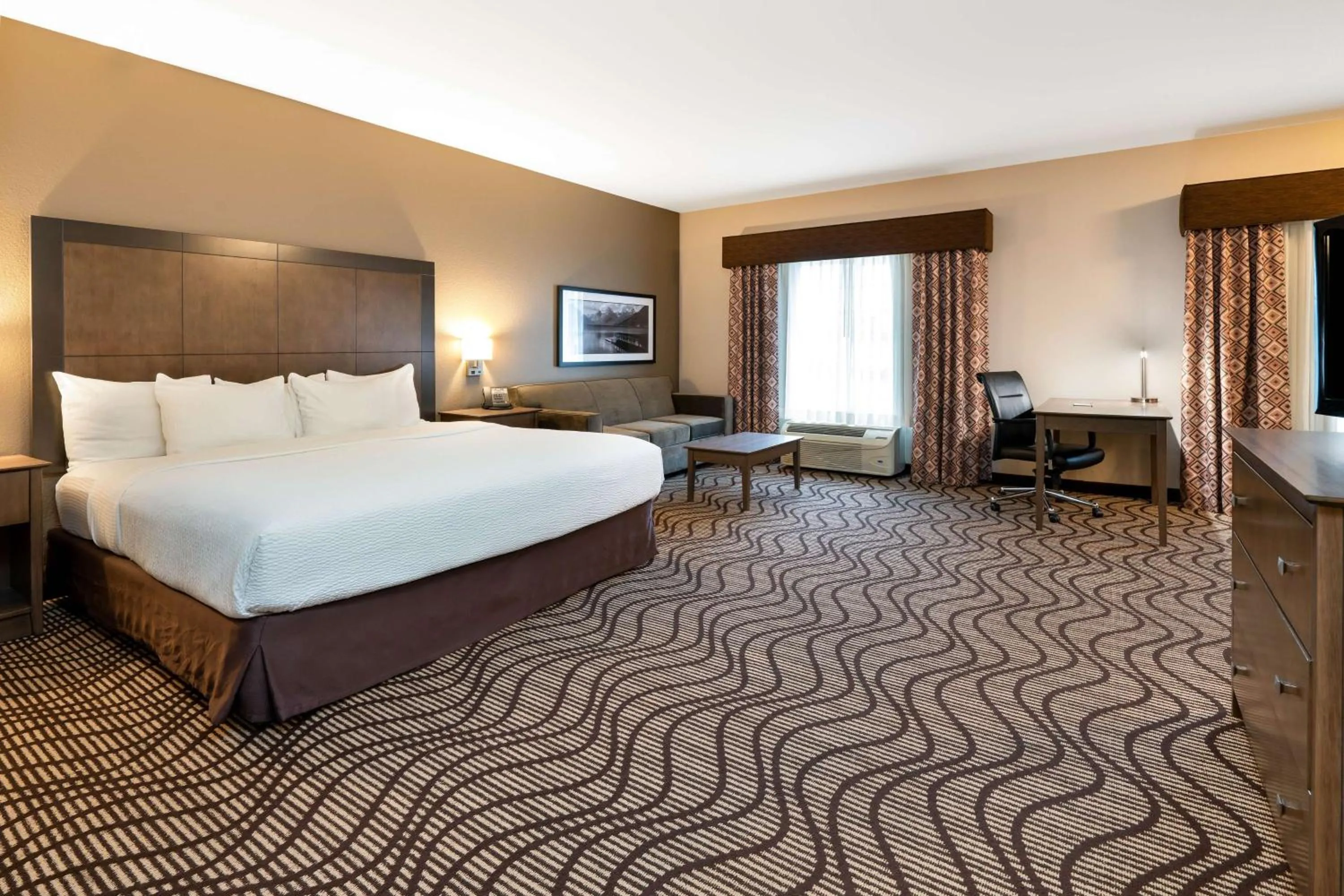King Room with Sofa Bed in Best Western Plus Kalispell/Glacier Park West Hotel & Suites