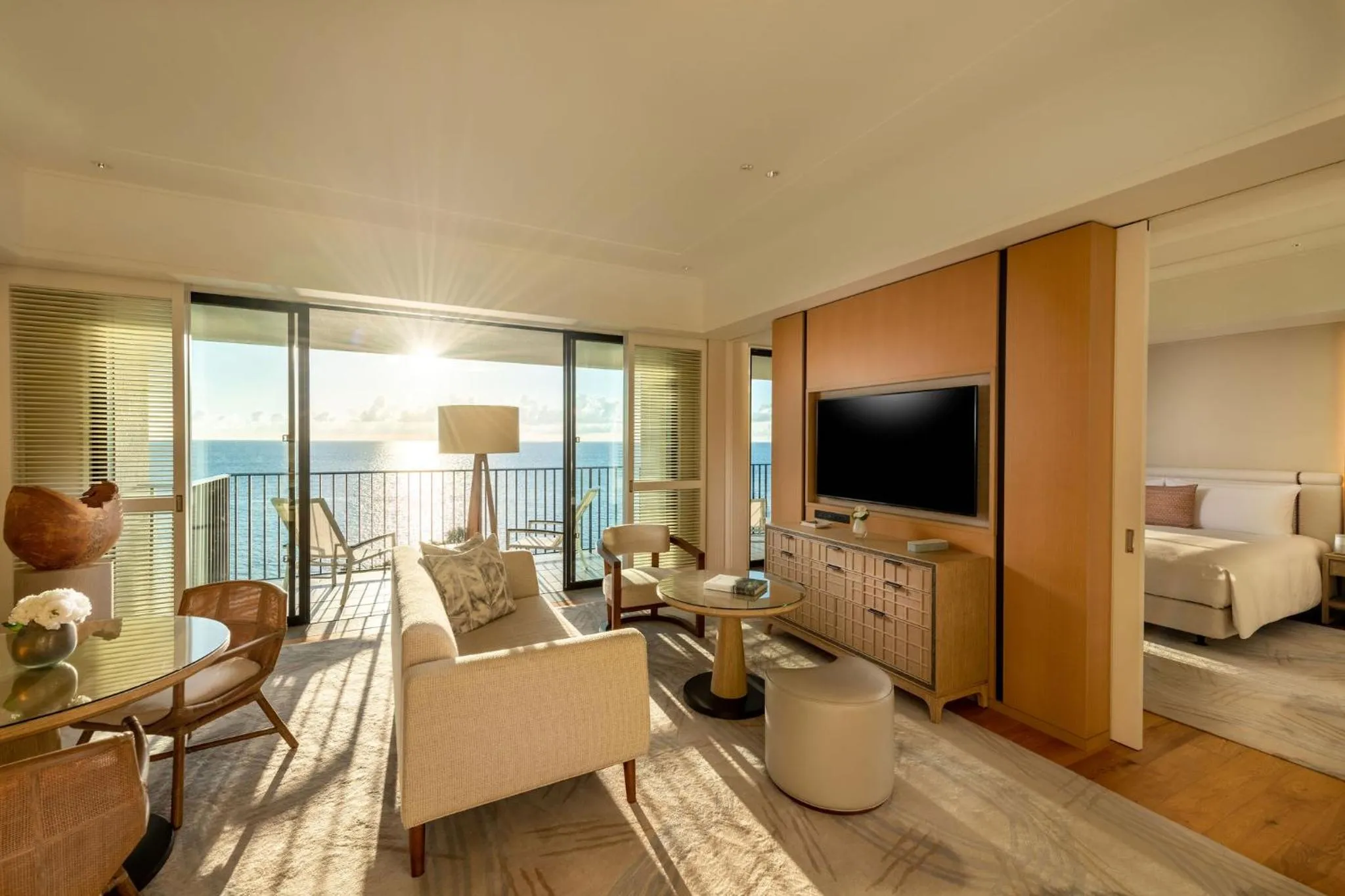 Executive Ocean Front Suite King in Halekulani Okinawa