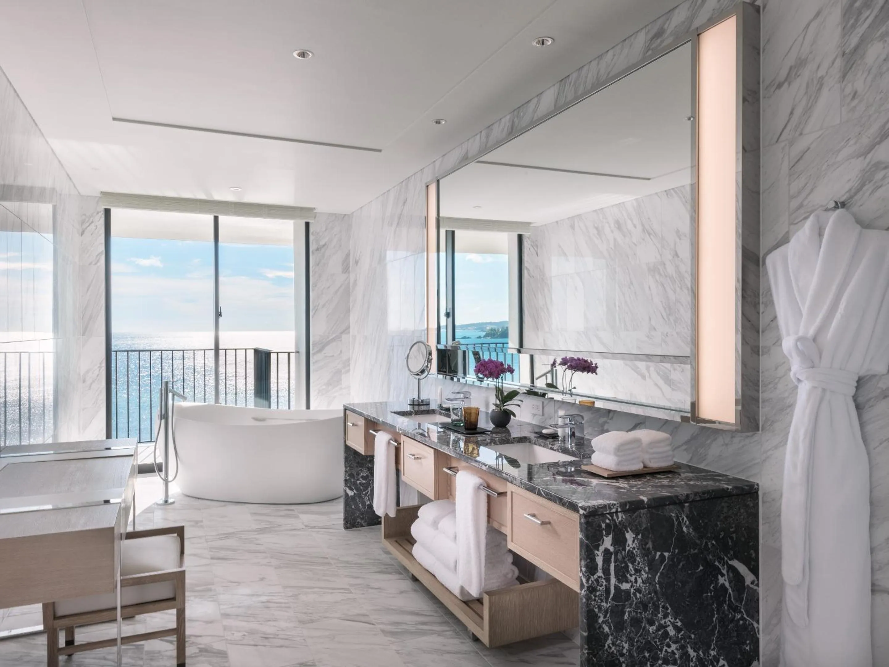 Coral Suite King in Halekulani Okinawa