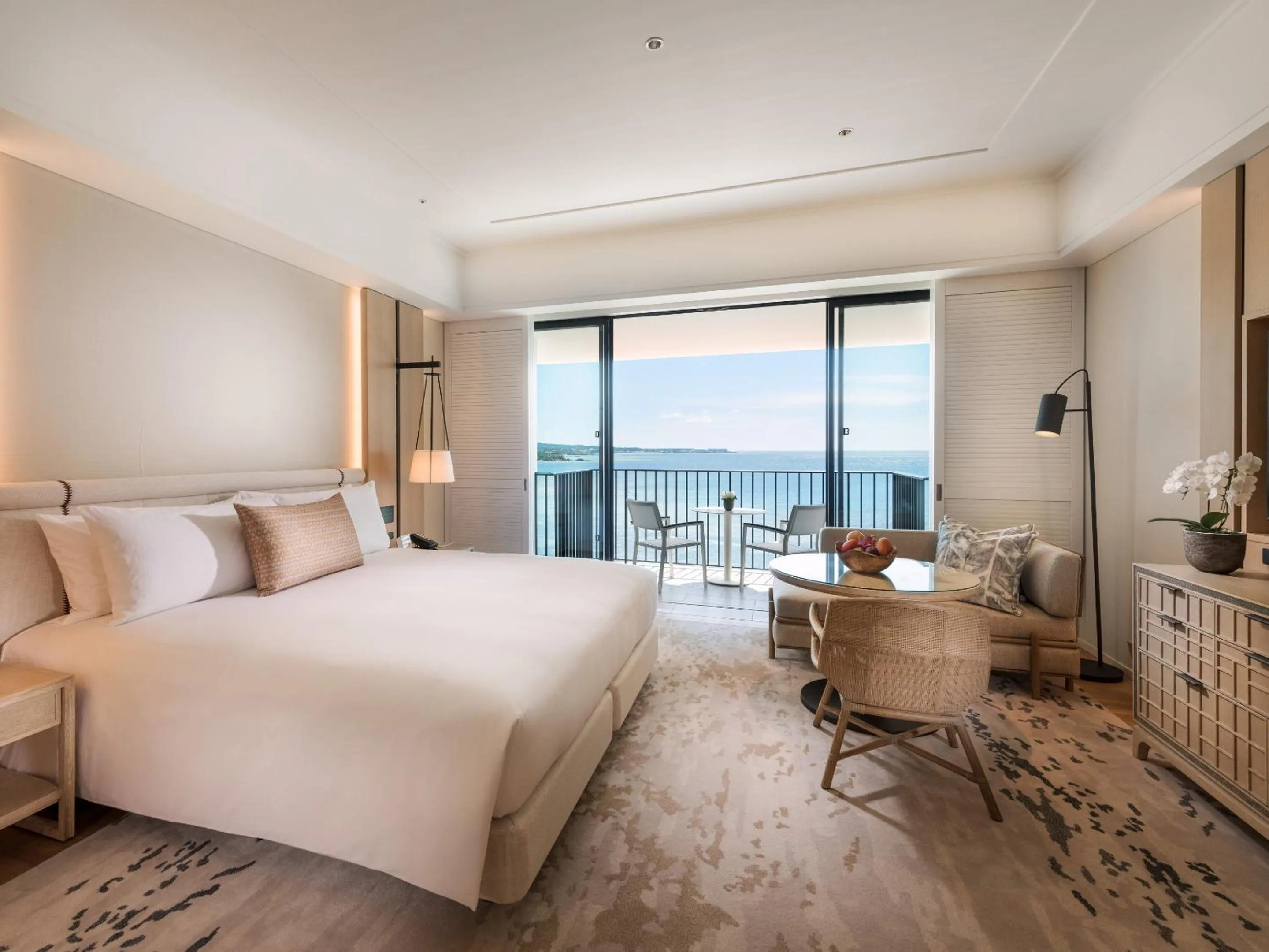 Premier Club Ocean Front King with Lounge Access - single occupancy in Halekulani Okinawa