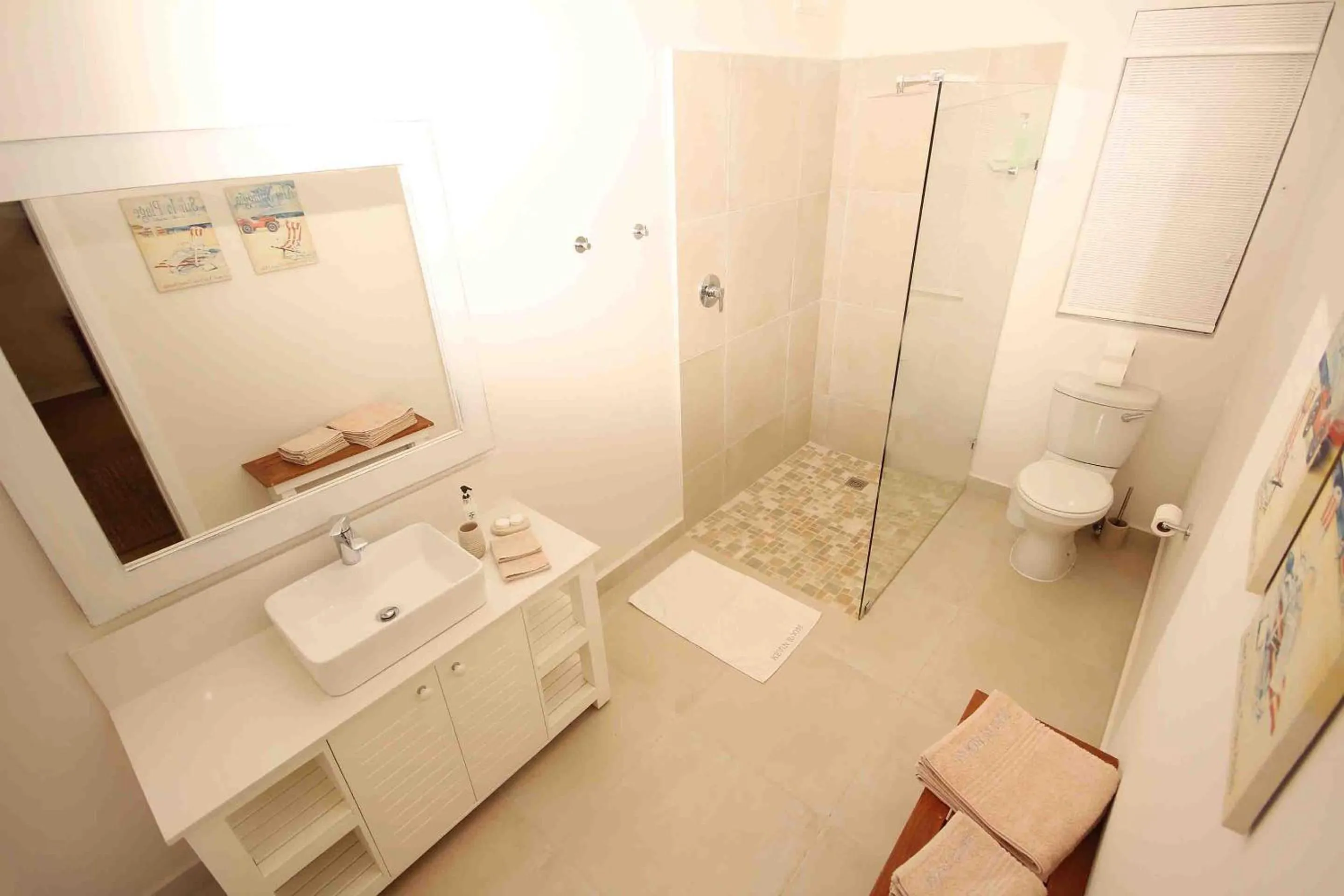 Double or Twin Room with Side Sea View in Fairlight Beach House