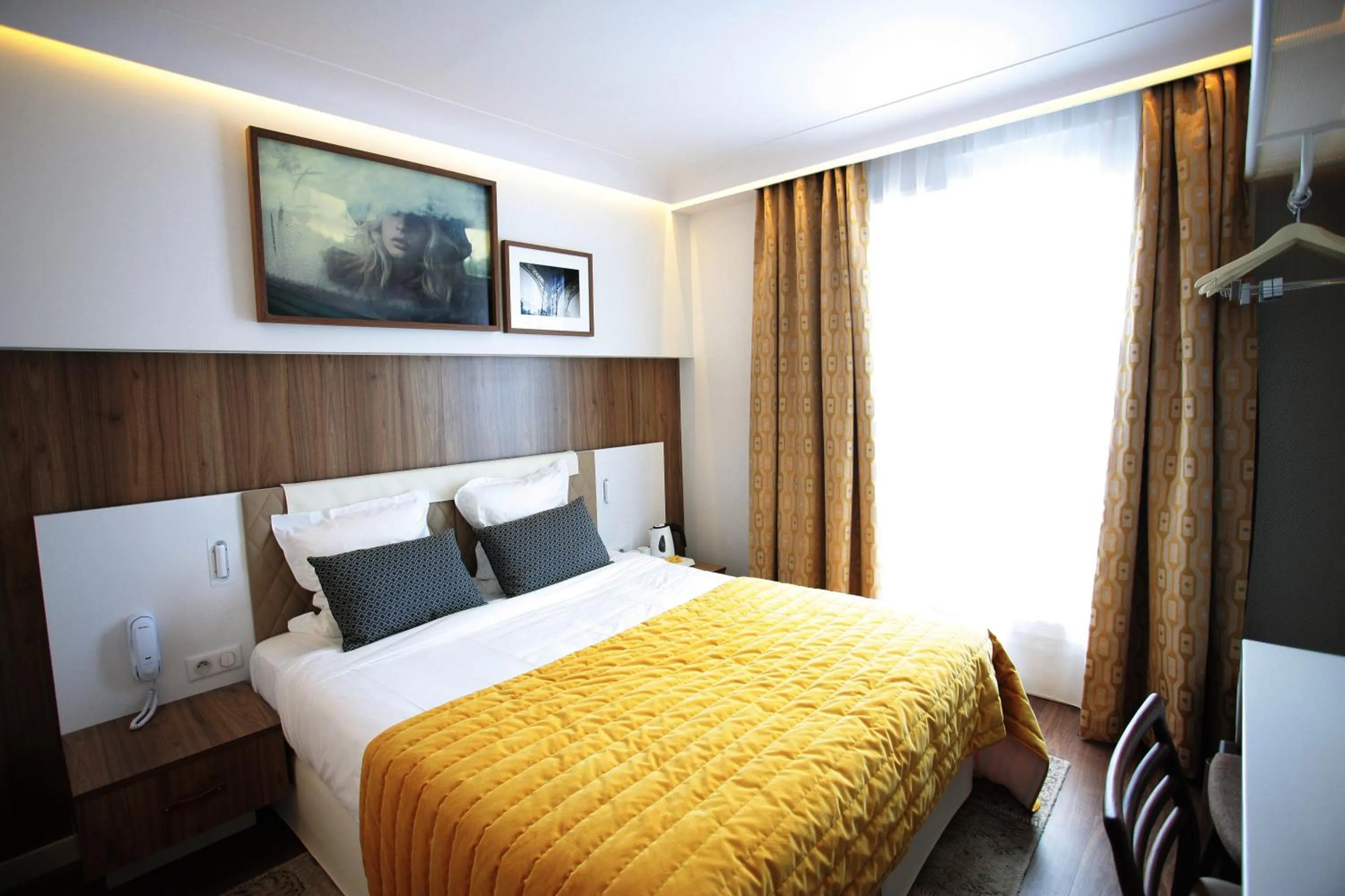 Two Connecting Double Rooms in Hôtel Eiffel Turenne