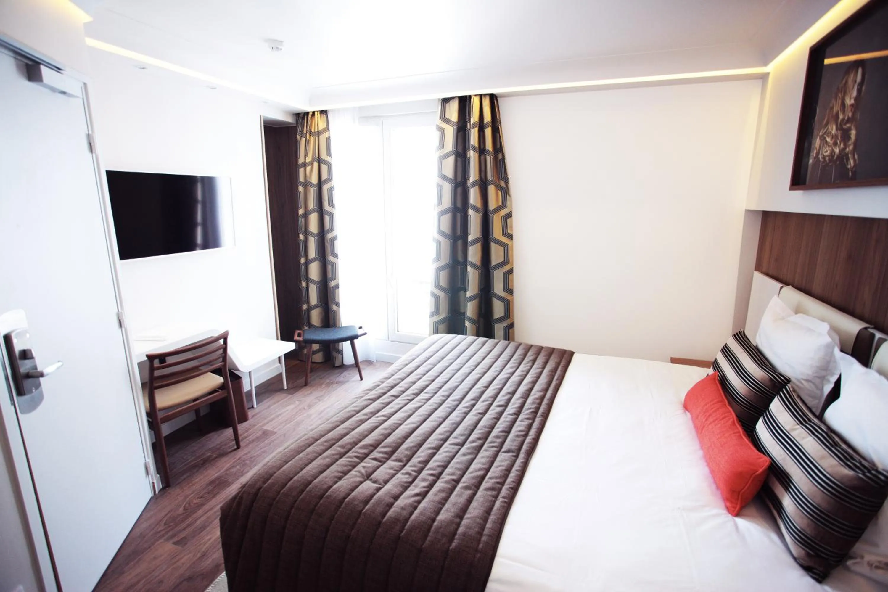 Elegance Room in Hôtel Eiffel Turenne