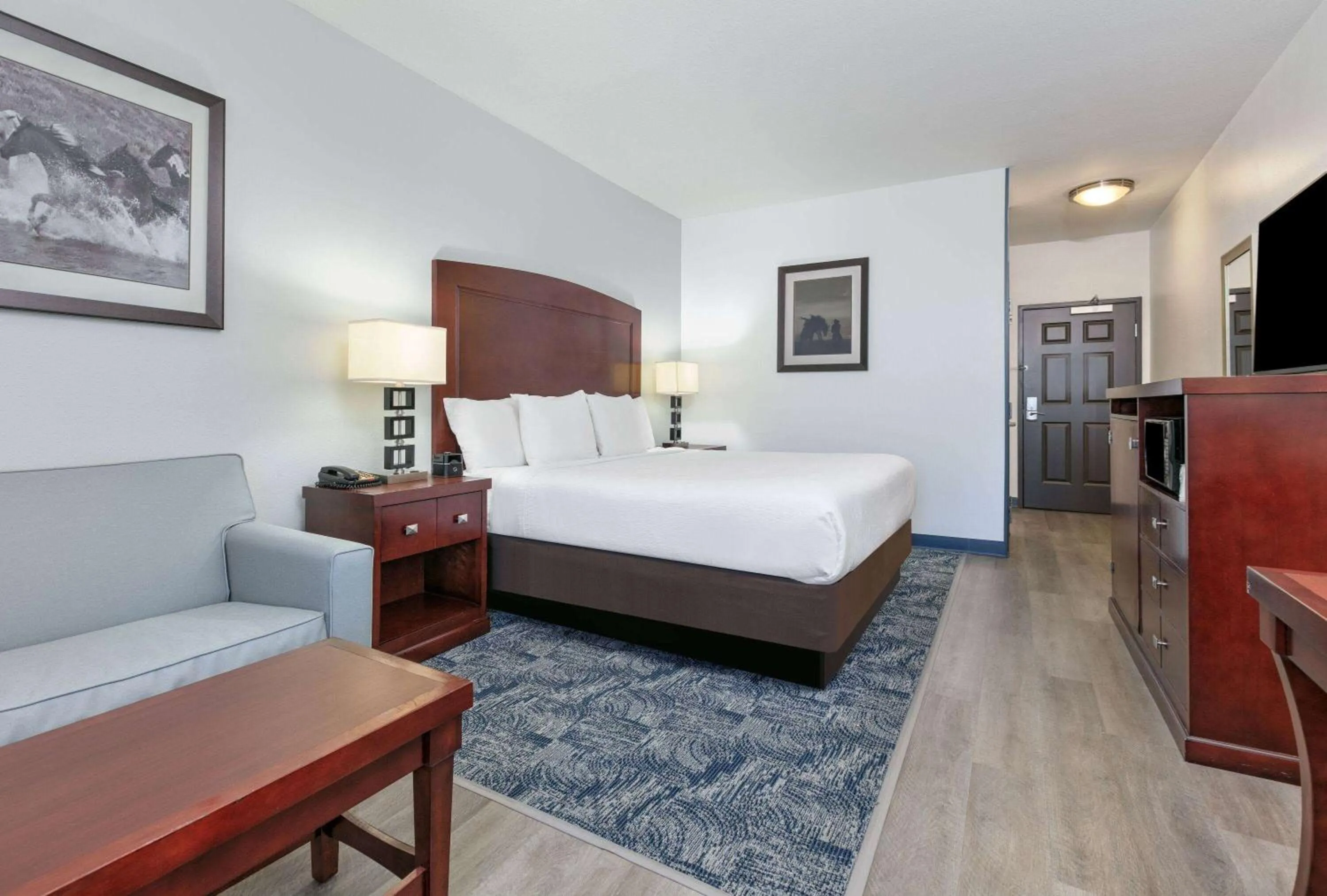 Deluxe King Suite - Non-Smoking in La Quinta by Wyndham Fort Worth NE Mall