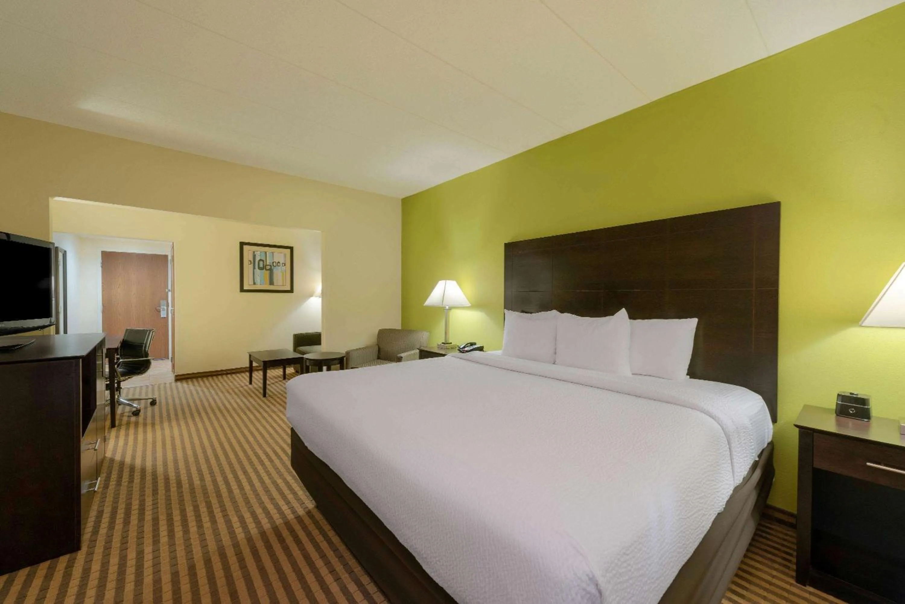 Superior King Room - Non Smoking in La Quinta by Wyndham Columbus - Grove City