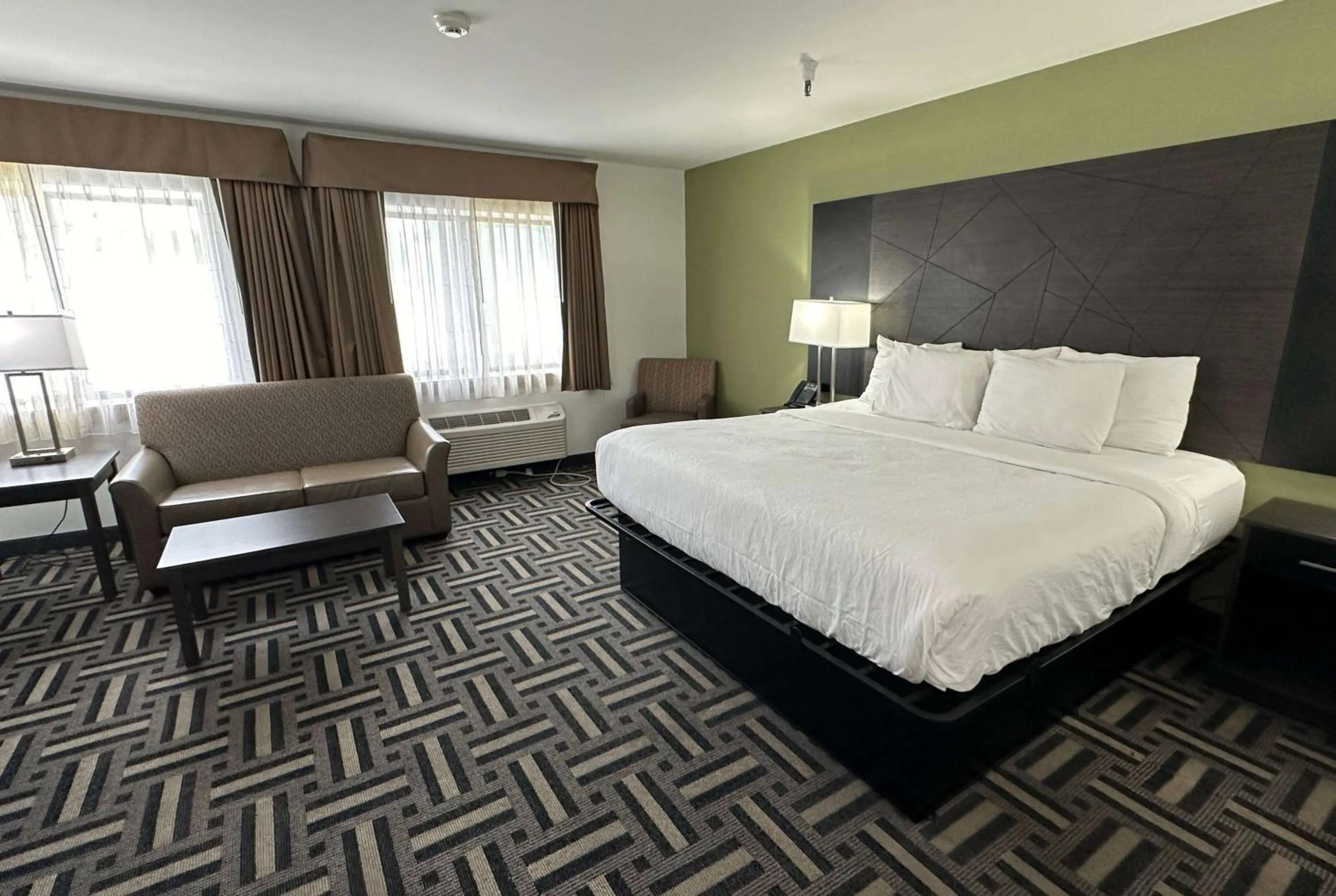 Executive King Room in La Quinta Inn and Suites by Wyndham Cincinnati North