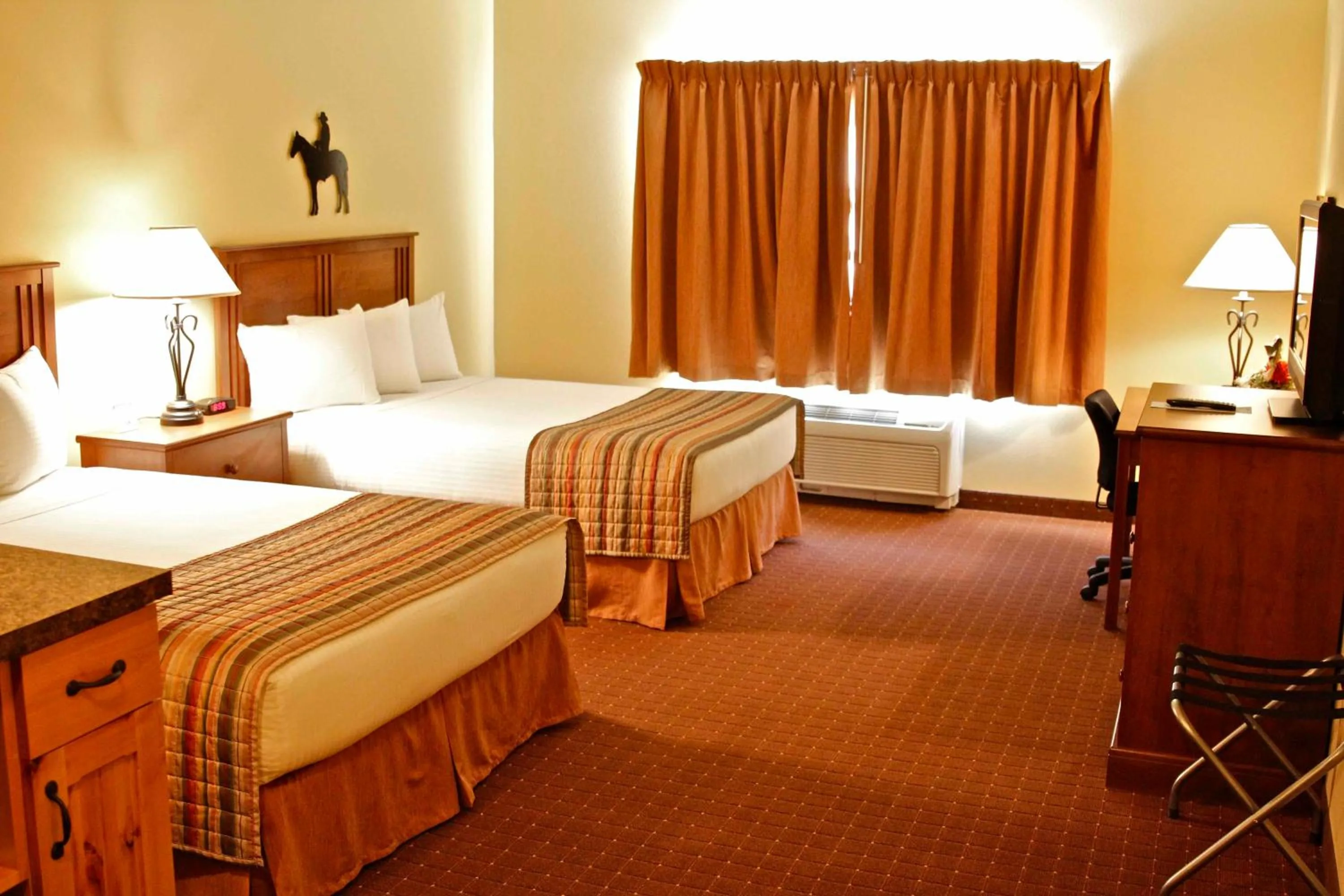 Queen Room with Two Queen Beds in Arbuckle Lodge Gillette