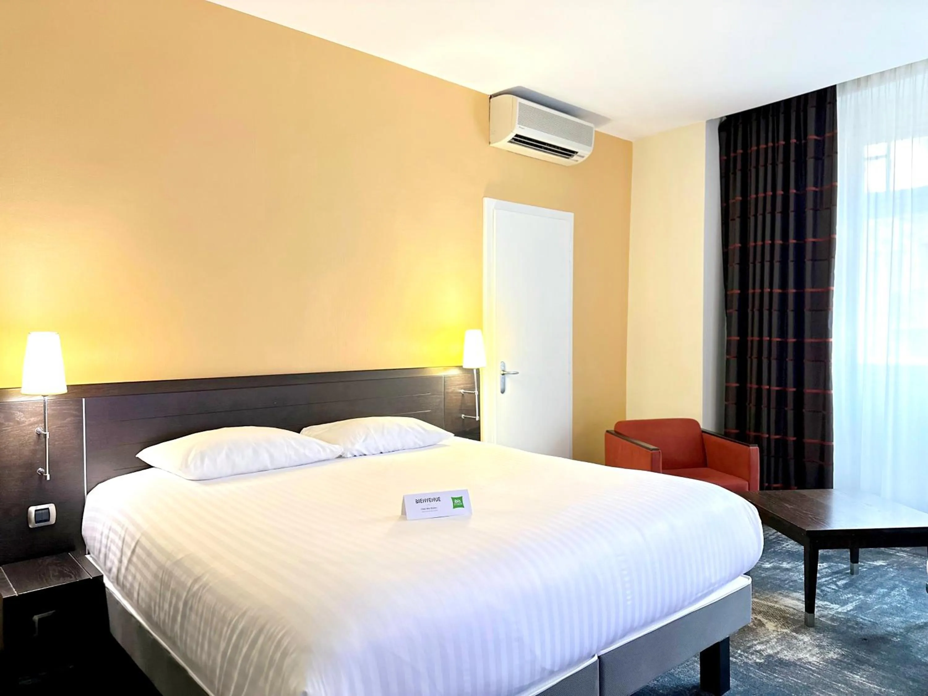 Standard Family Suite with One Double Bed and Sofa in Ibis Styles Metz Centre Gare