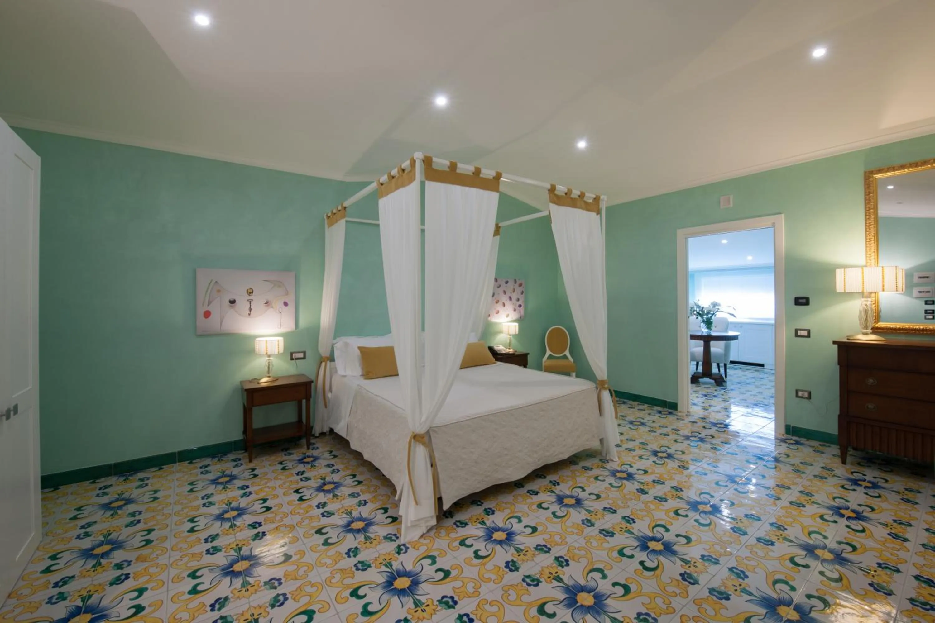 Queen Suite in L' Araba Fenice Hotel & Resort