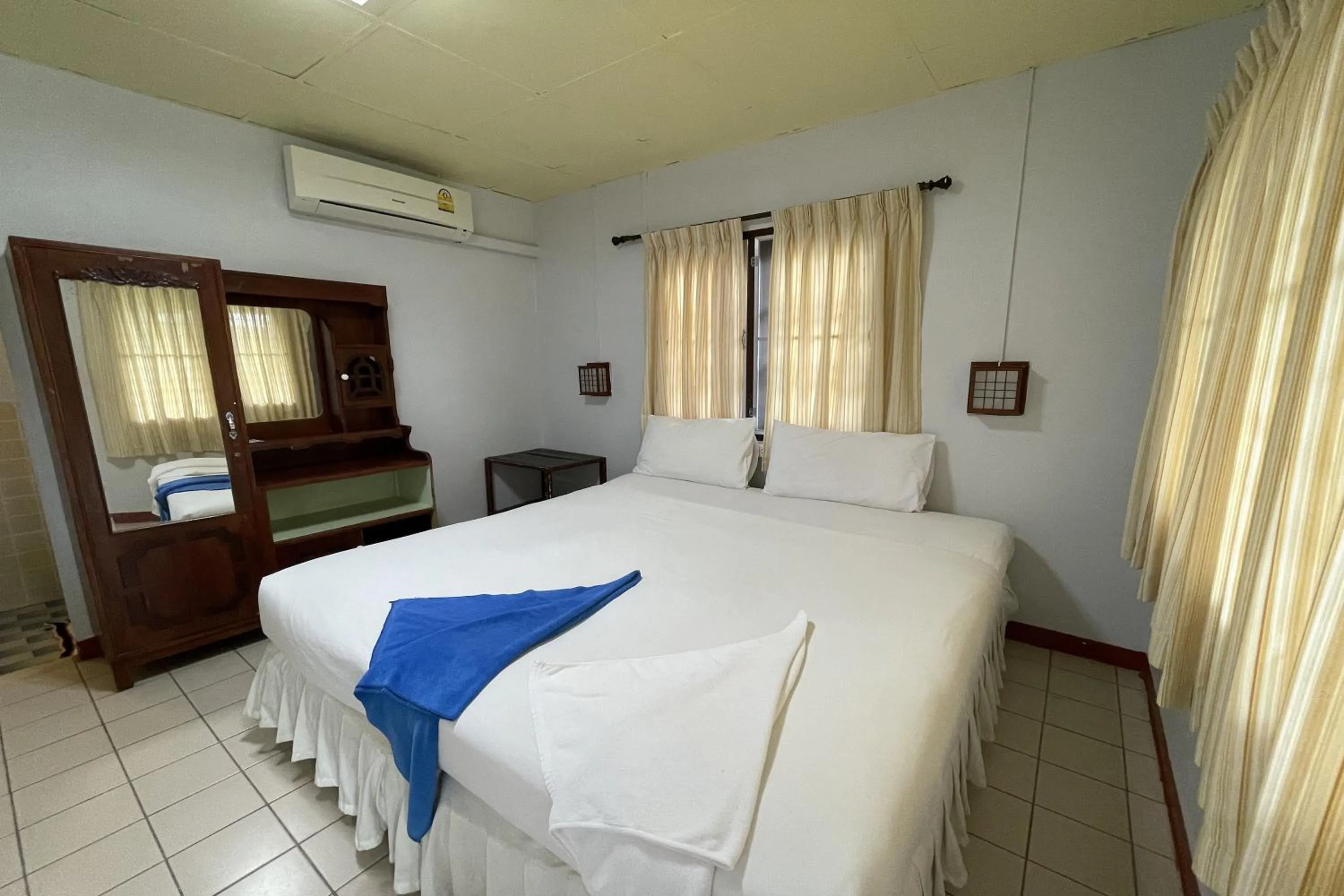Standard Twin Room in Sea Breeze Bungalow