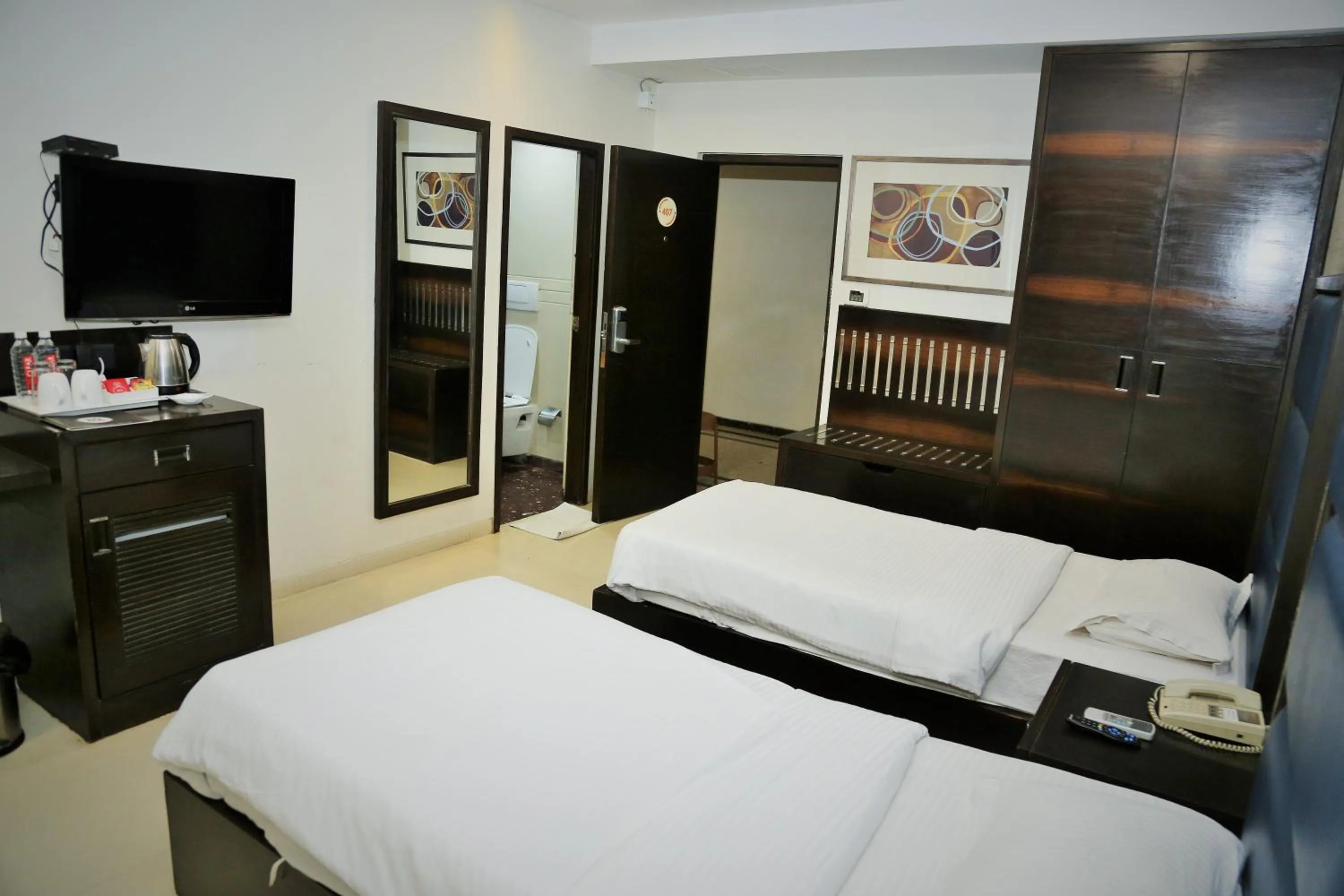 Superior Twin Room - single occupancy in Ginger Ahmedabad, Satellite
