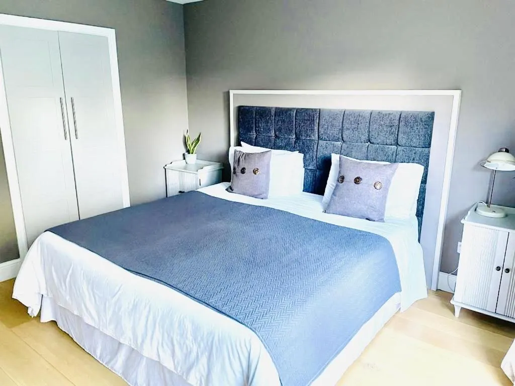 Deluxe One-Bedroom Apartment with Garden View in The Thorpe Guesthouse