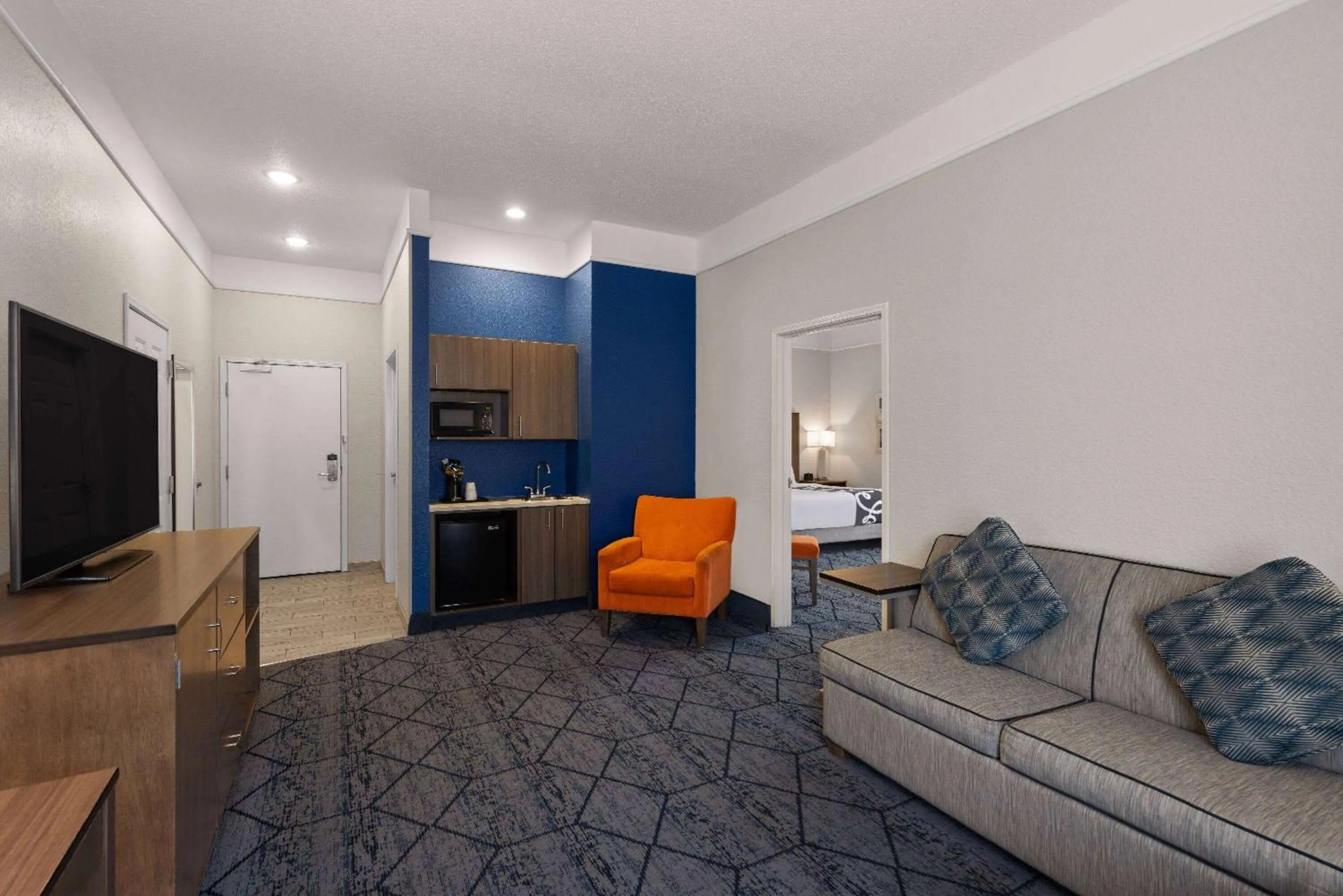 King Suite in La Quinta Inn and Suites by Wyndham at WaTiki Waterpark