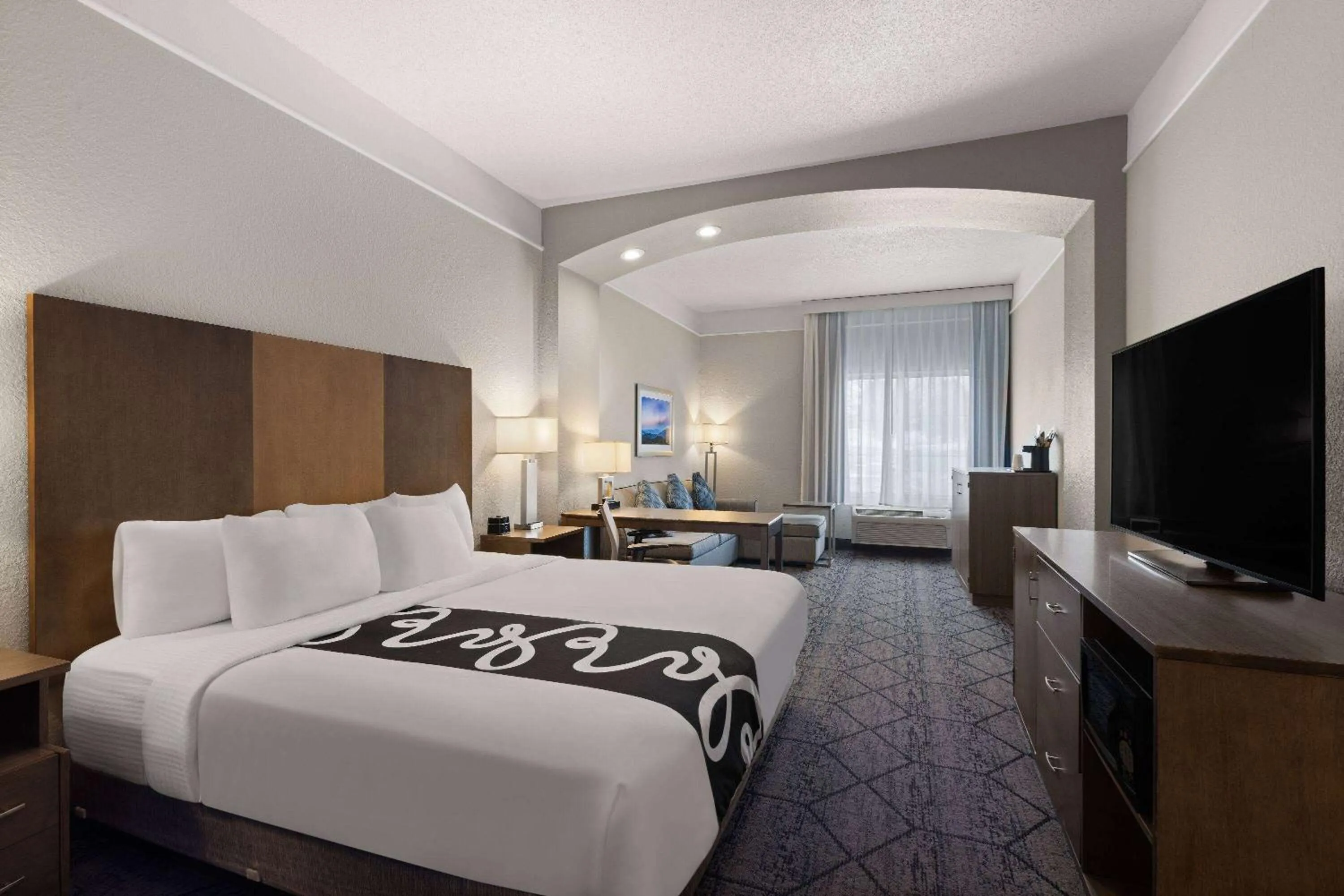 Executive King Room in La Quinta Inn and Suites by Wyndham at WaTiki Waterpark
