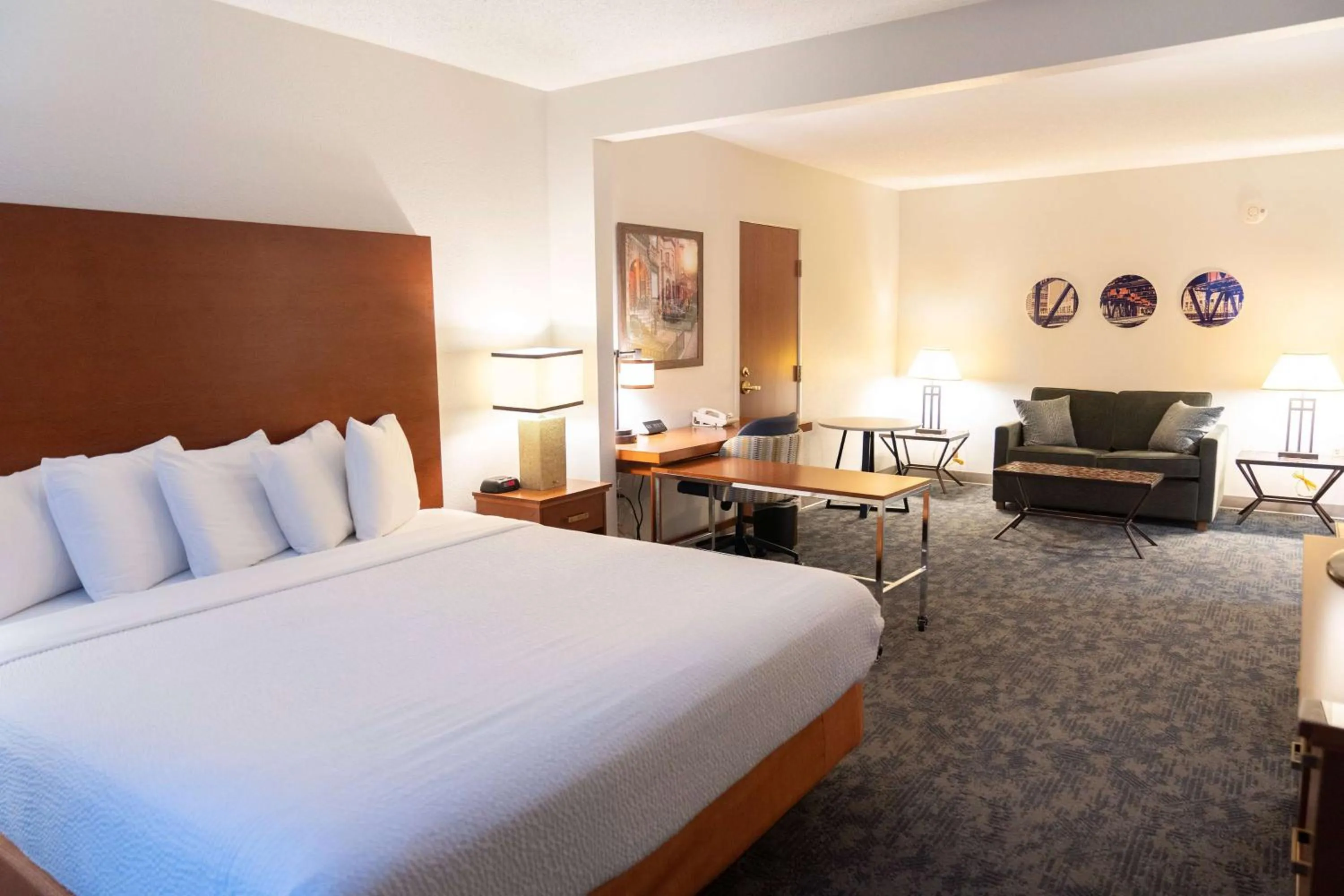 Executive King Suite with Kitchenette - Non-Smoking in La Quinta by Wyndham Bannockburn-Deerfield