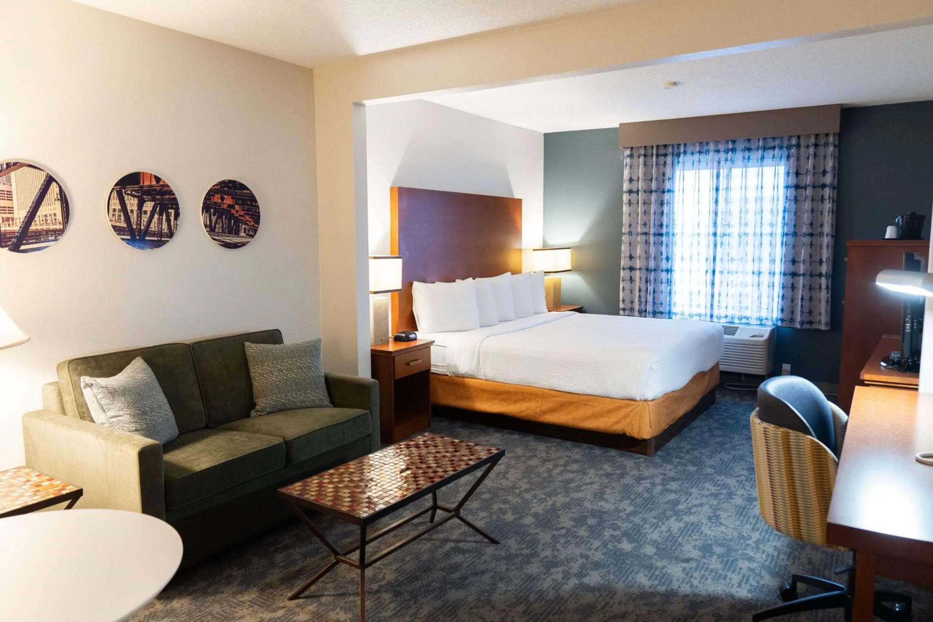 King Room - Disability Access in La Quinta by Wyndham Bannockburn-Deerfield