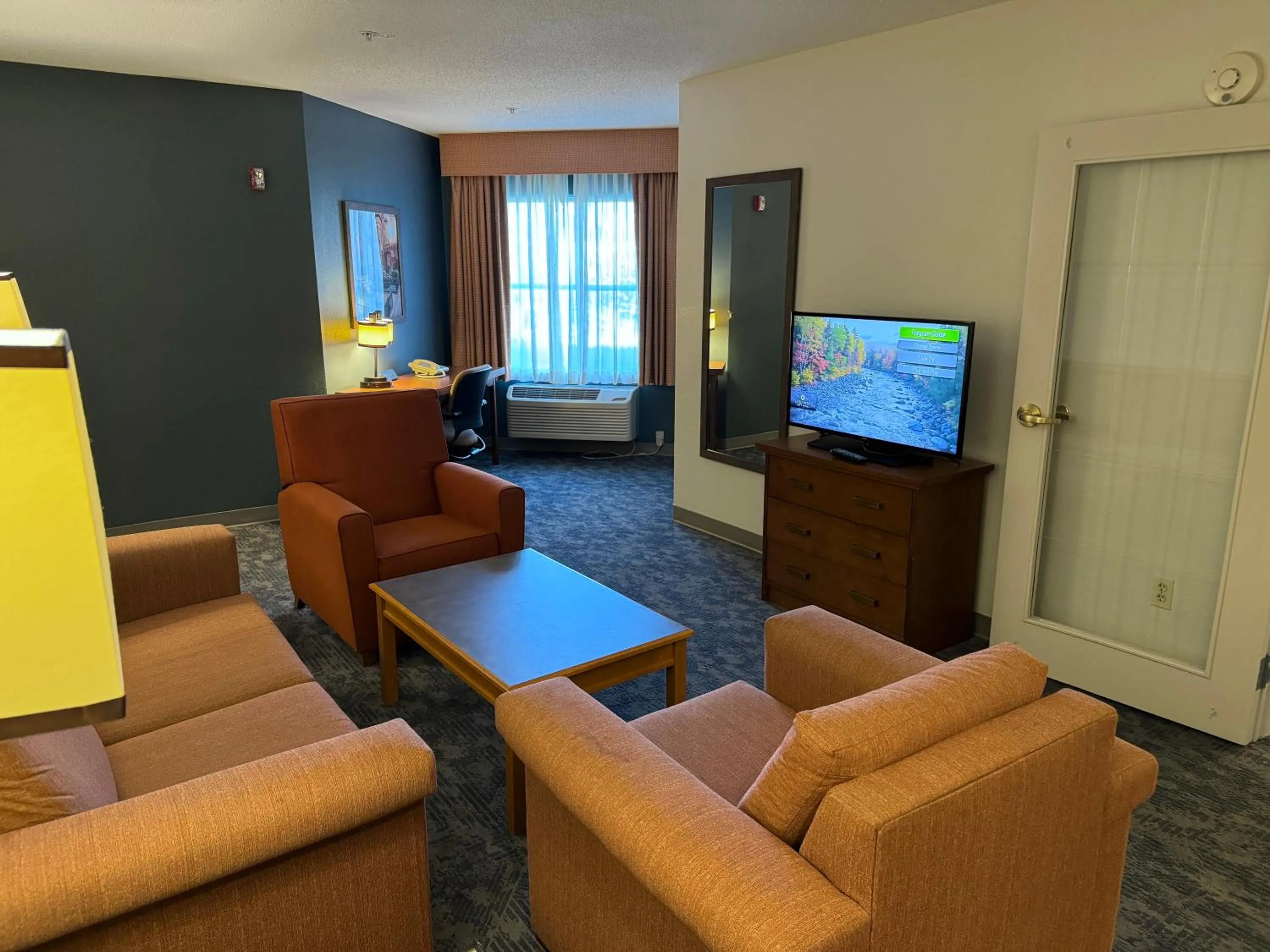 Deluxe King Suite - Mobility Access/Non-Smoking in La Quinta by Wyndham Bannockburn-Deerfield