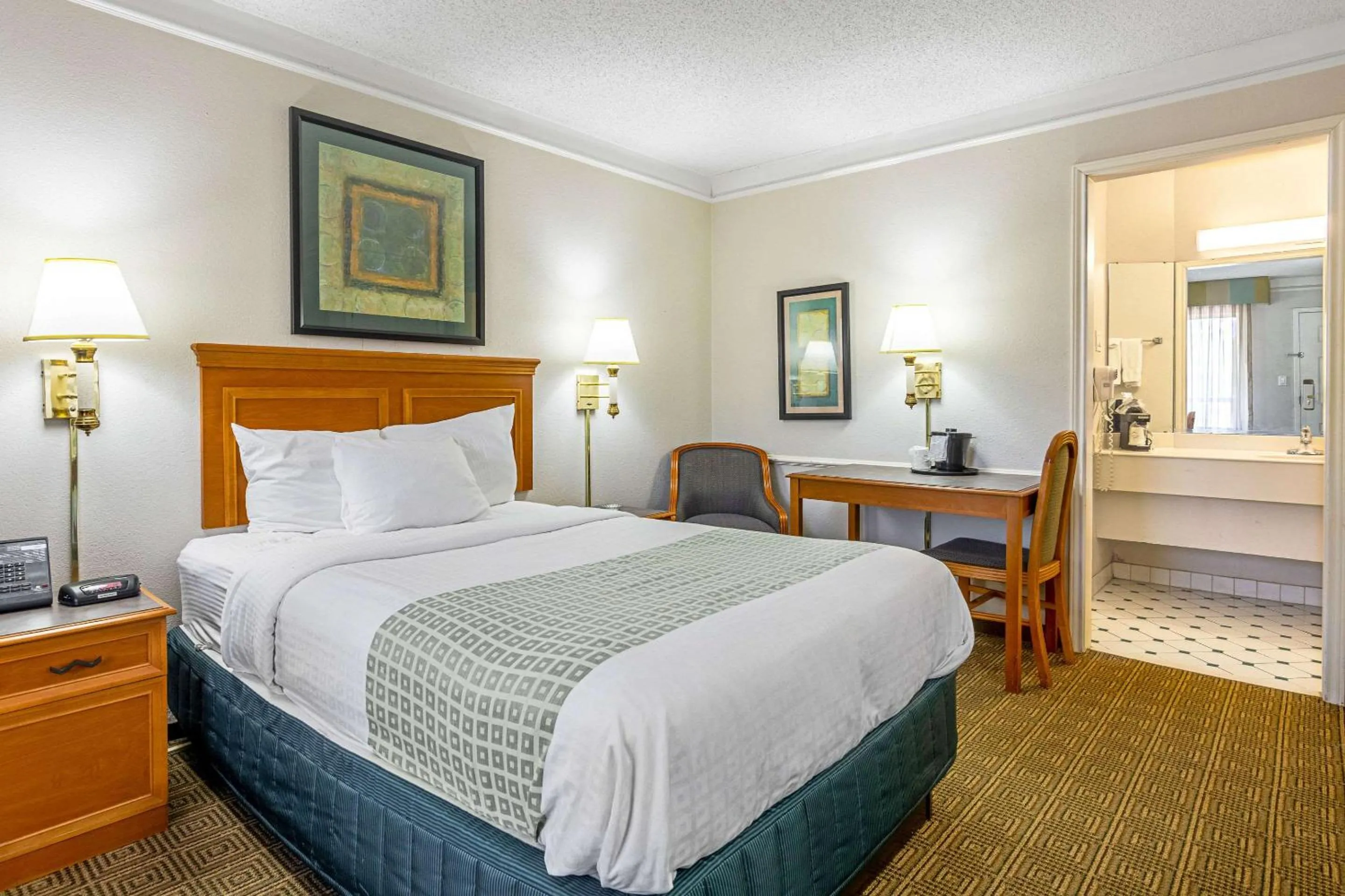 Standard Double Room - Non-Smoking in Rodeway Inn Huntsville West