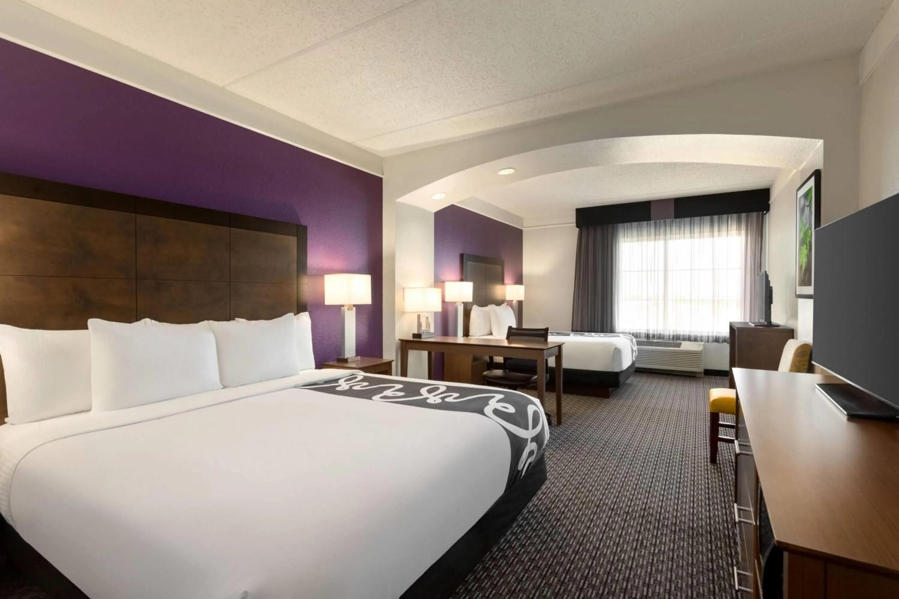 Deluxe Quadruple Room - Non-Smoking in La Quinta by Wyndham Arlington North 6 Flags Dr