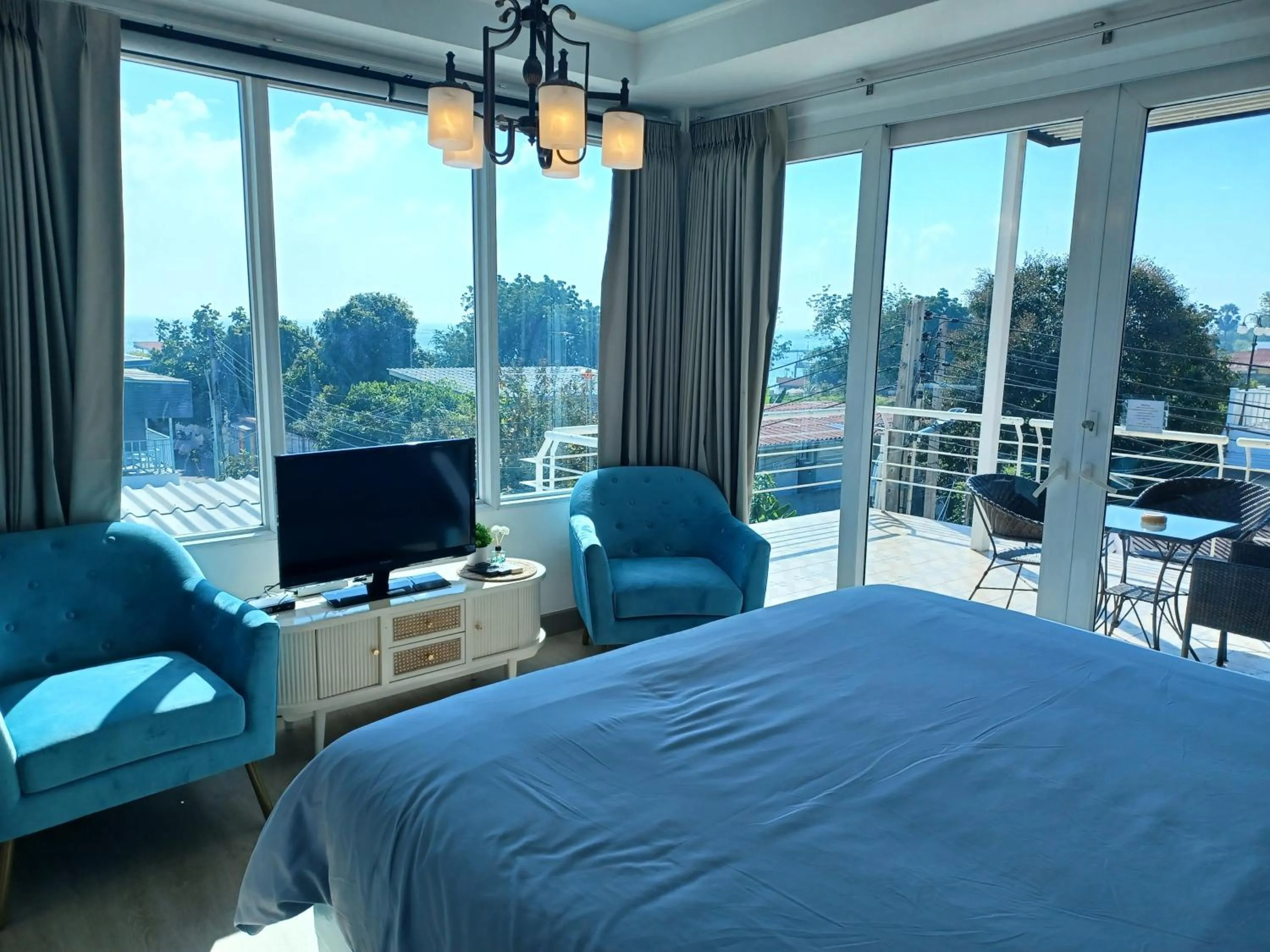 Queen Room with Sea View in Koh Larn Riviera