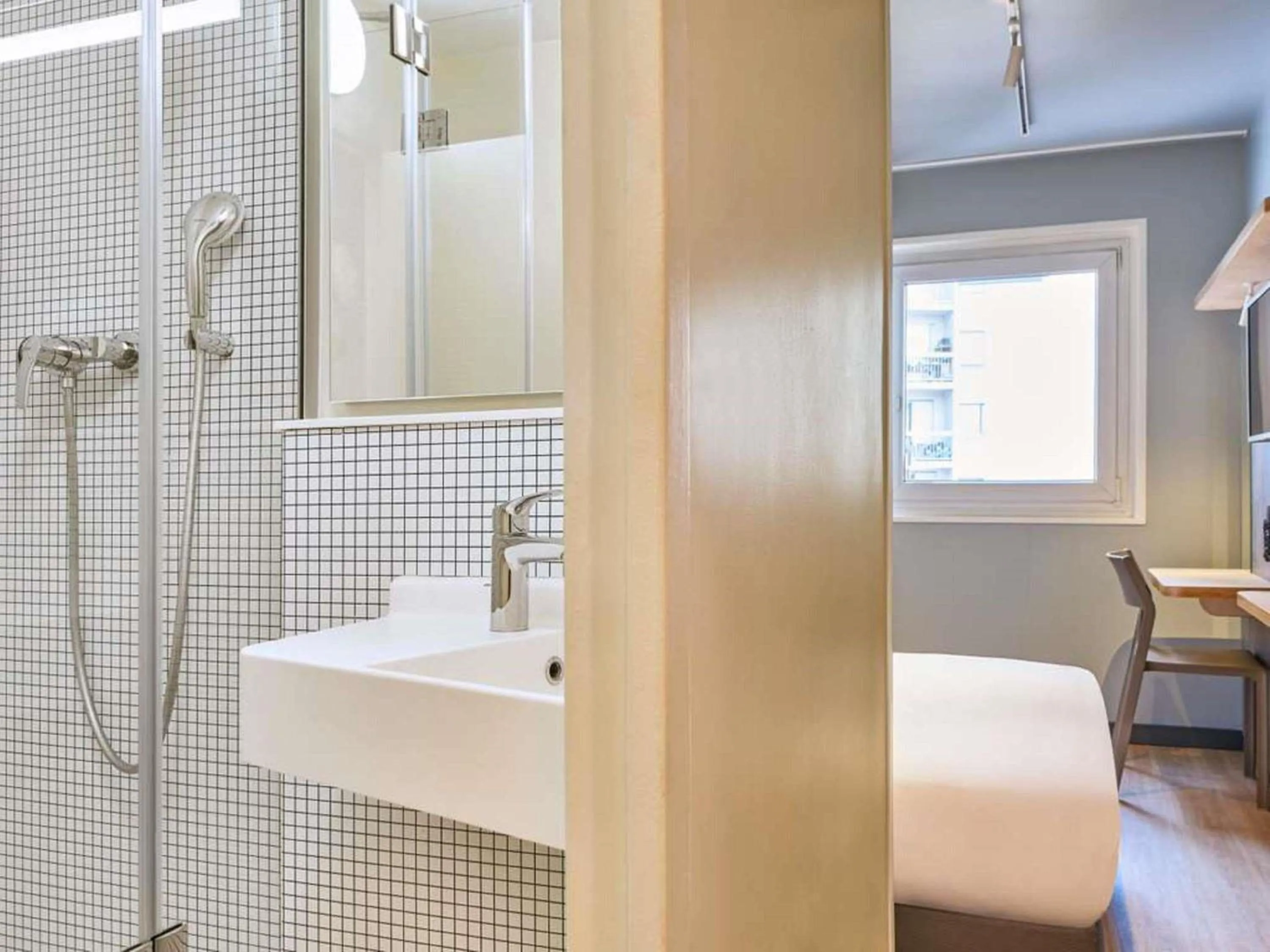 Two Connecting Rooms in ibis budget Poitiers Nord Futuroscope