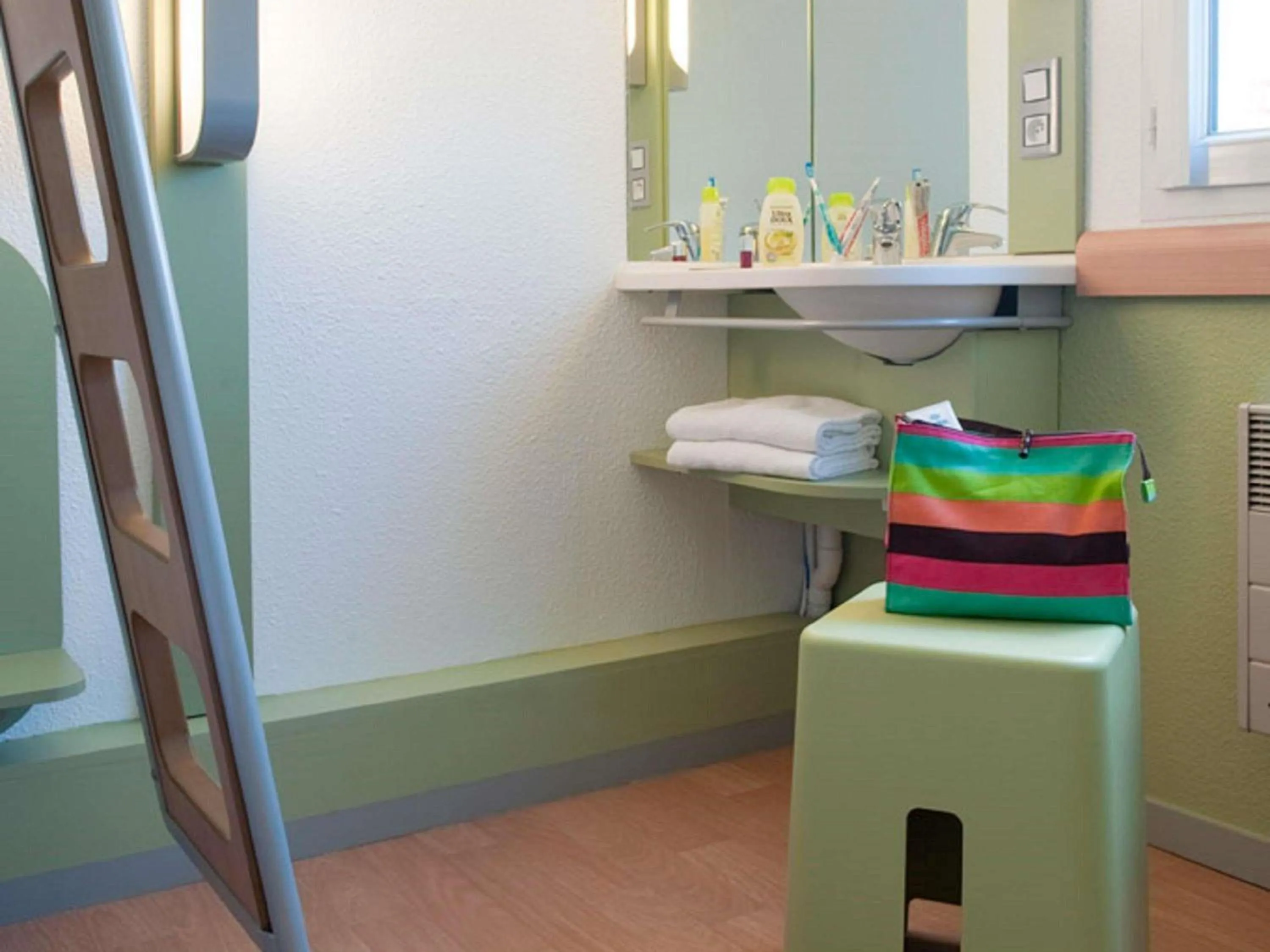 Standard Double Room with Bunk Bed in ibis budget Poitiers Nord Futuroscope