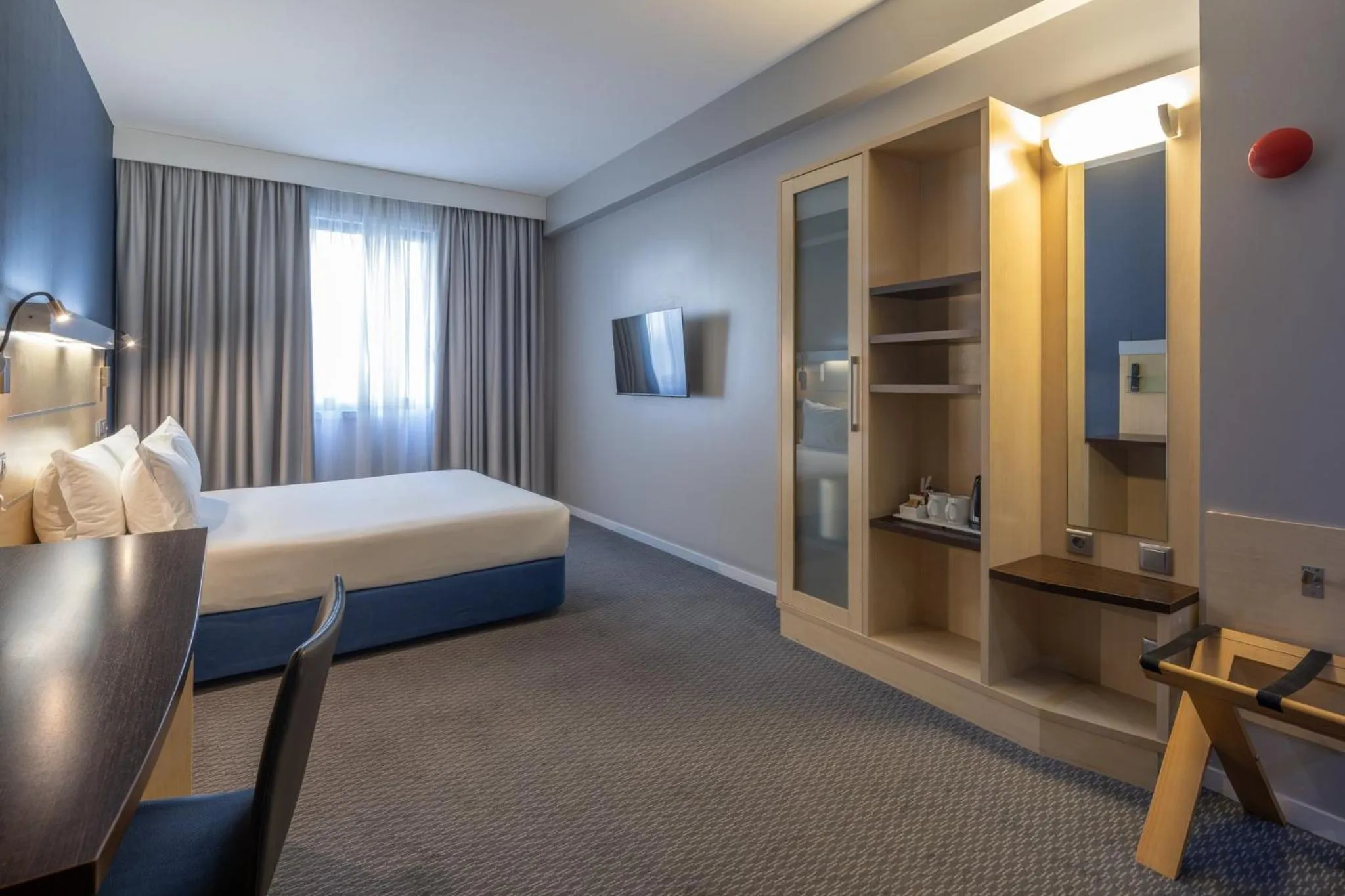 Standard Double Room with Free Breakfast - Accessible in Holiday Inn Express Porto Exponor by IHG