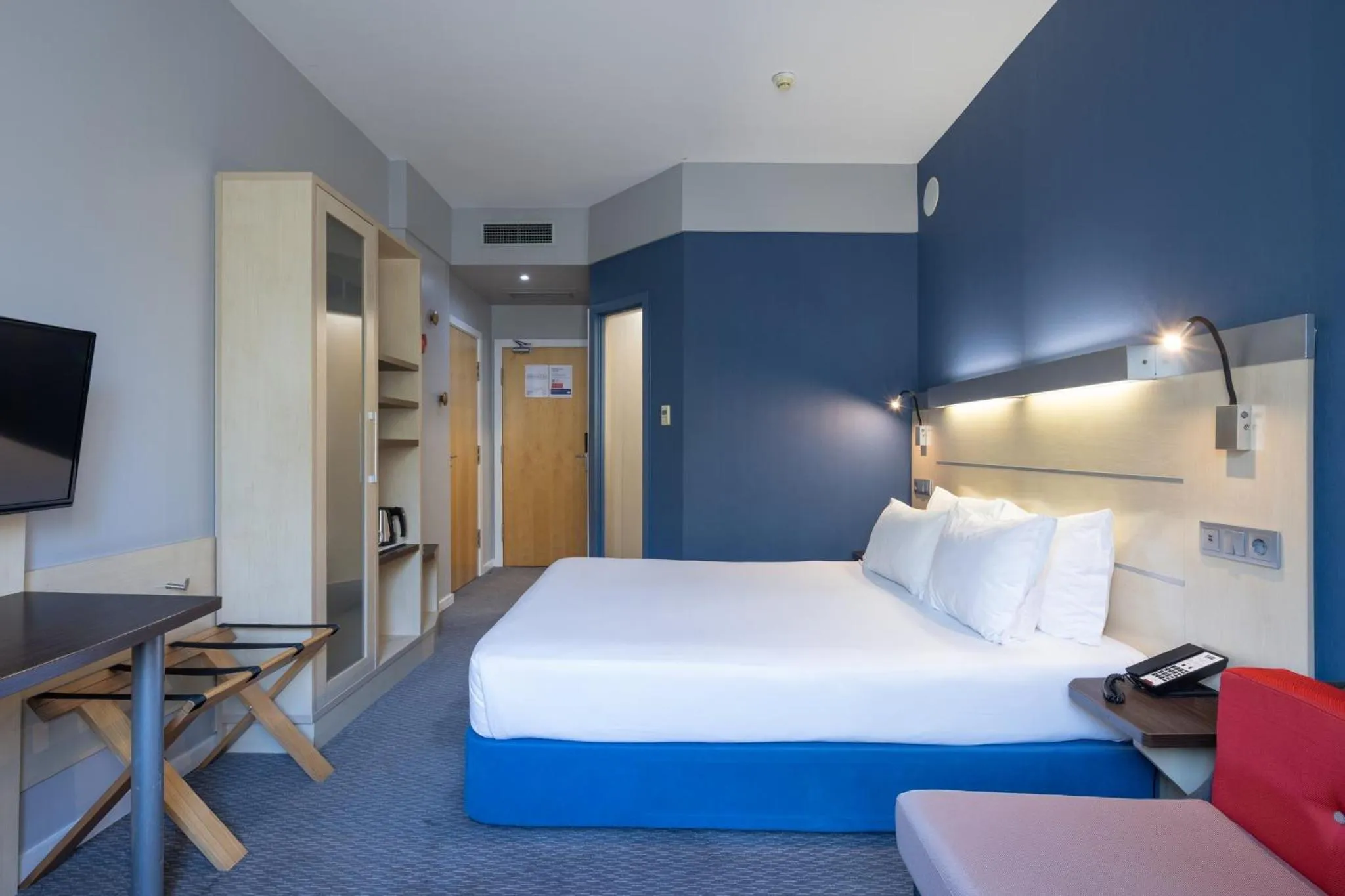 Standard Double Room with Sofa Bed in Holiday Inn Express Porto Exponor by IHG